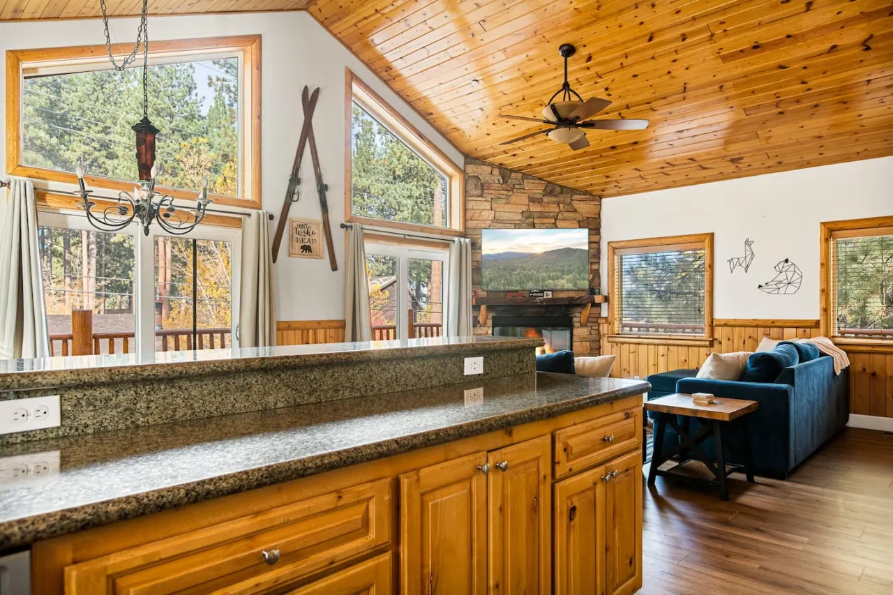 3BR Llama Bear Lodge Hot Tub, Views & Game Room 7