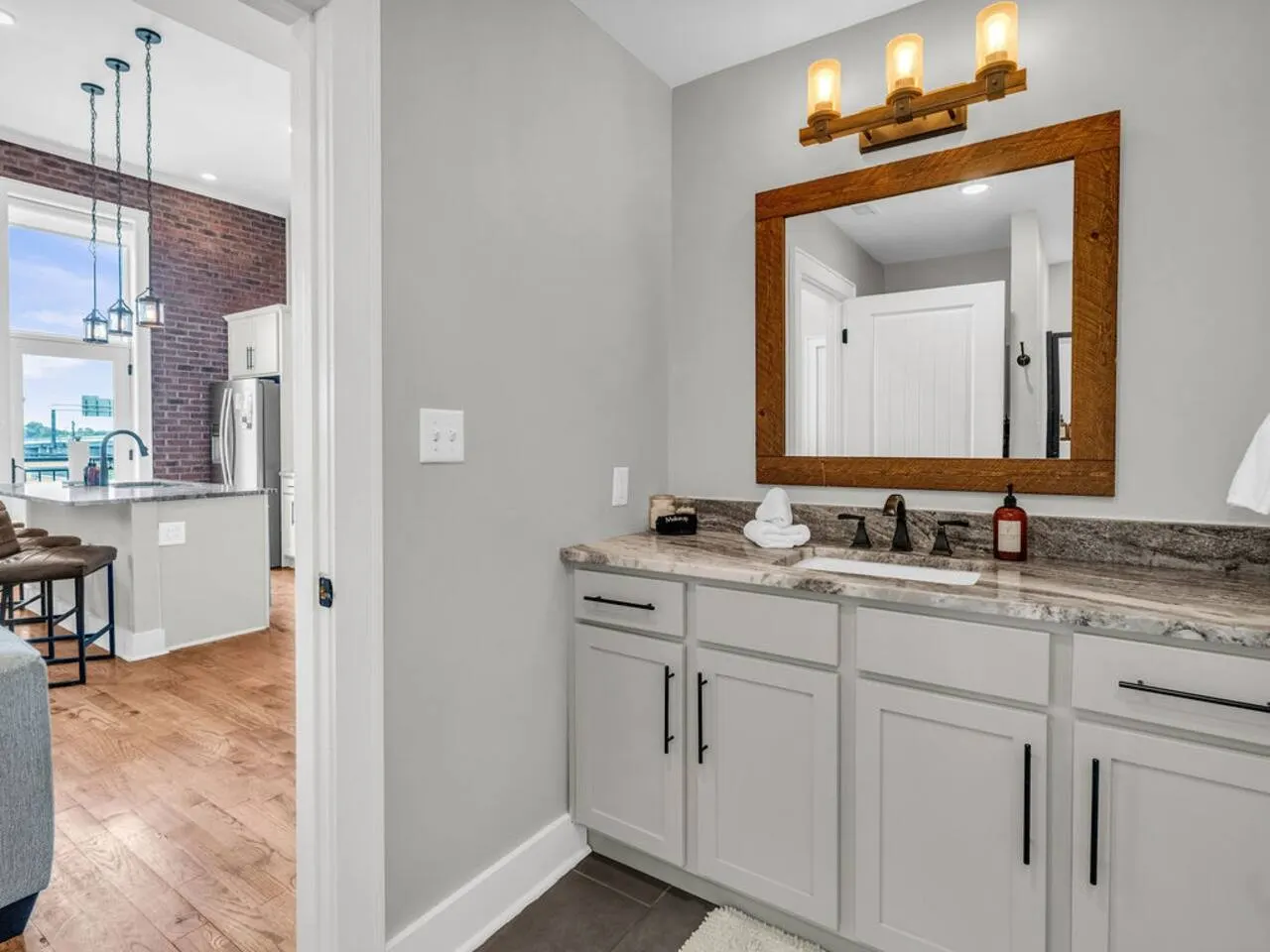 Luxury Corner Condo ~ Walk to Old City 11