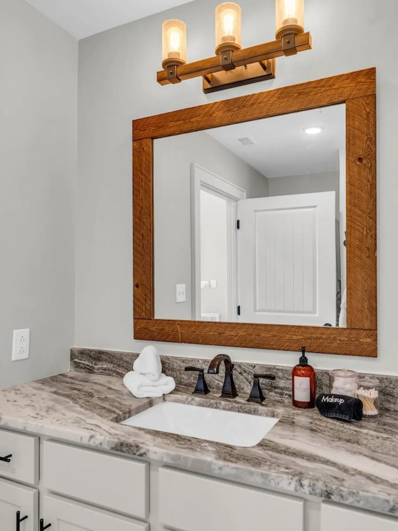 Luxury Corner Condo ~ Walk to Old City 13