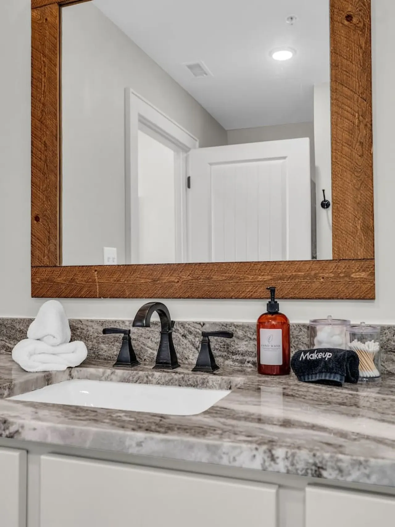 Luxury Corner Condo ~ Walk to Old City 15