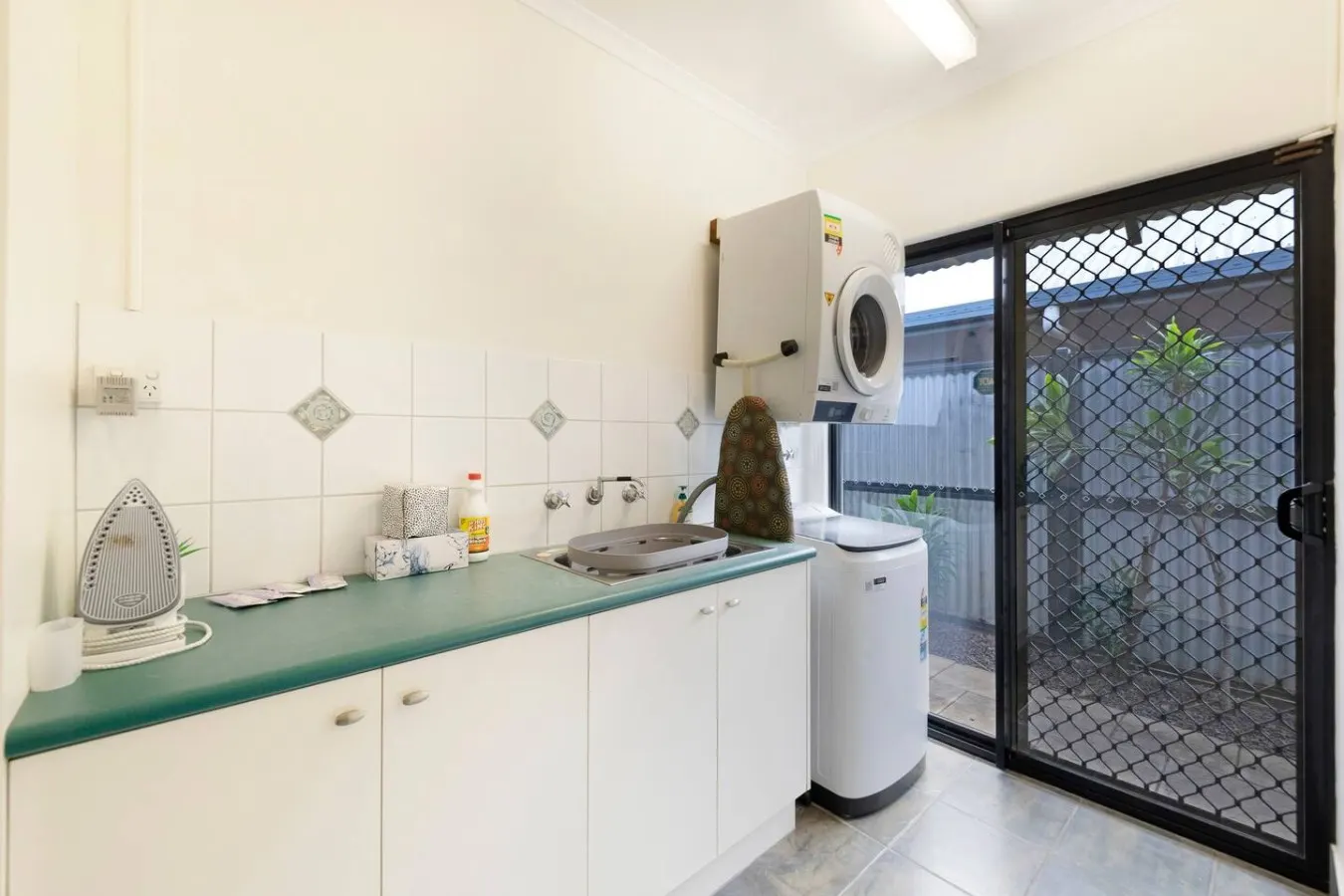 Zenhouse: Cityside Family House ~ Pool ~ Markets 16