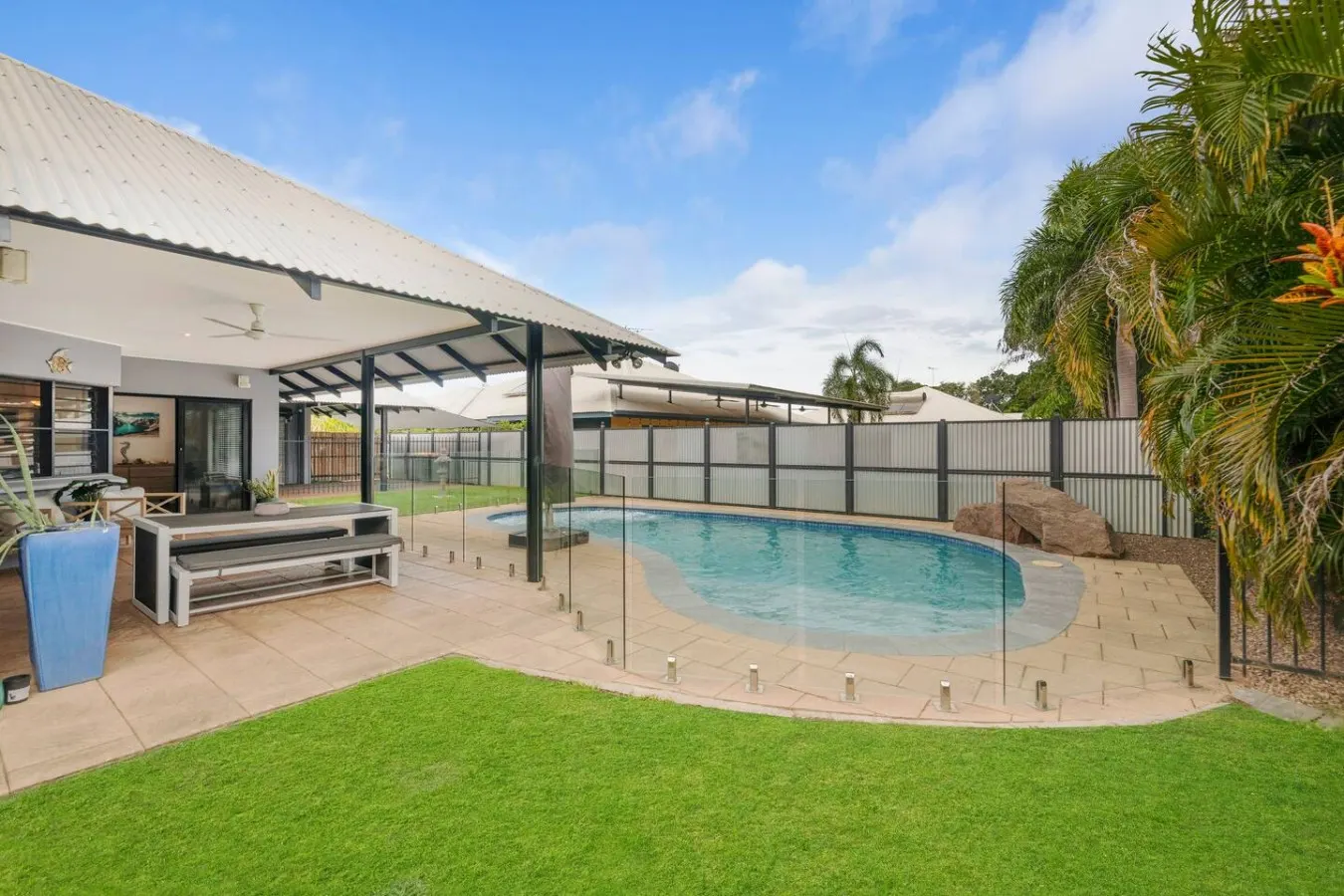 Zenhouse: Cityside Family House ~ Pool ~ Markets 8