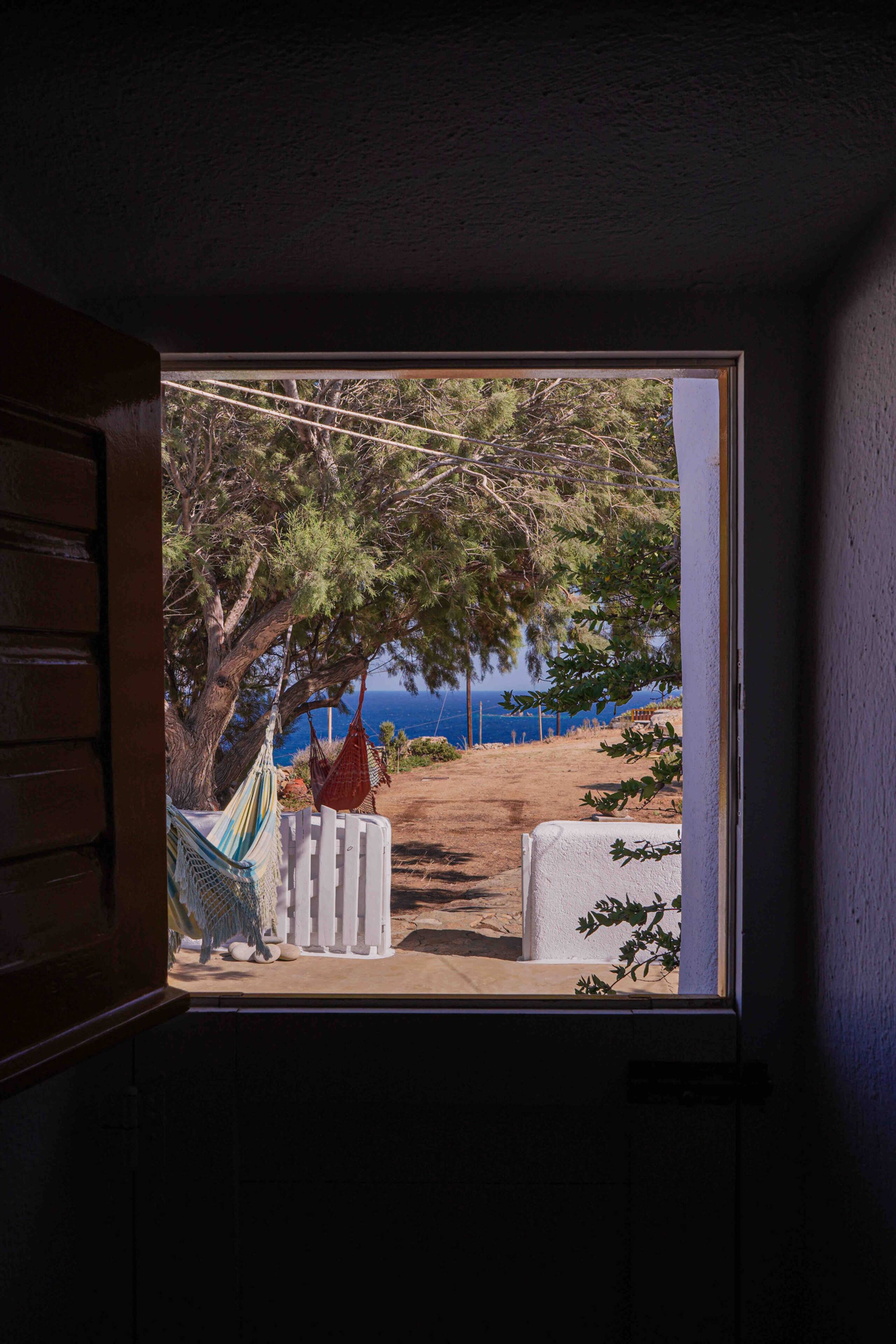 Cozy, heritage Cycladic home just above the beach 10