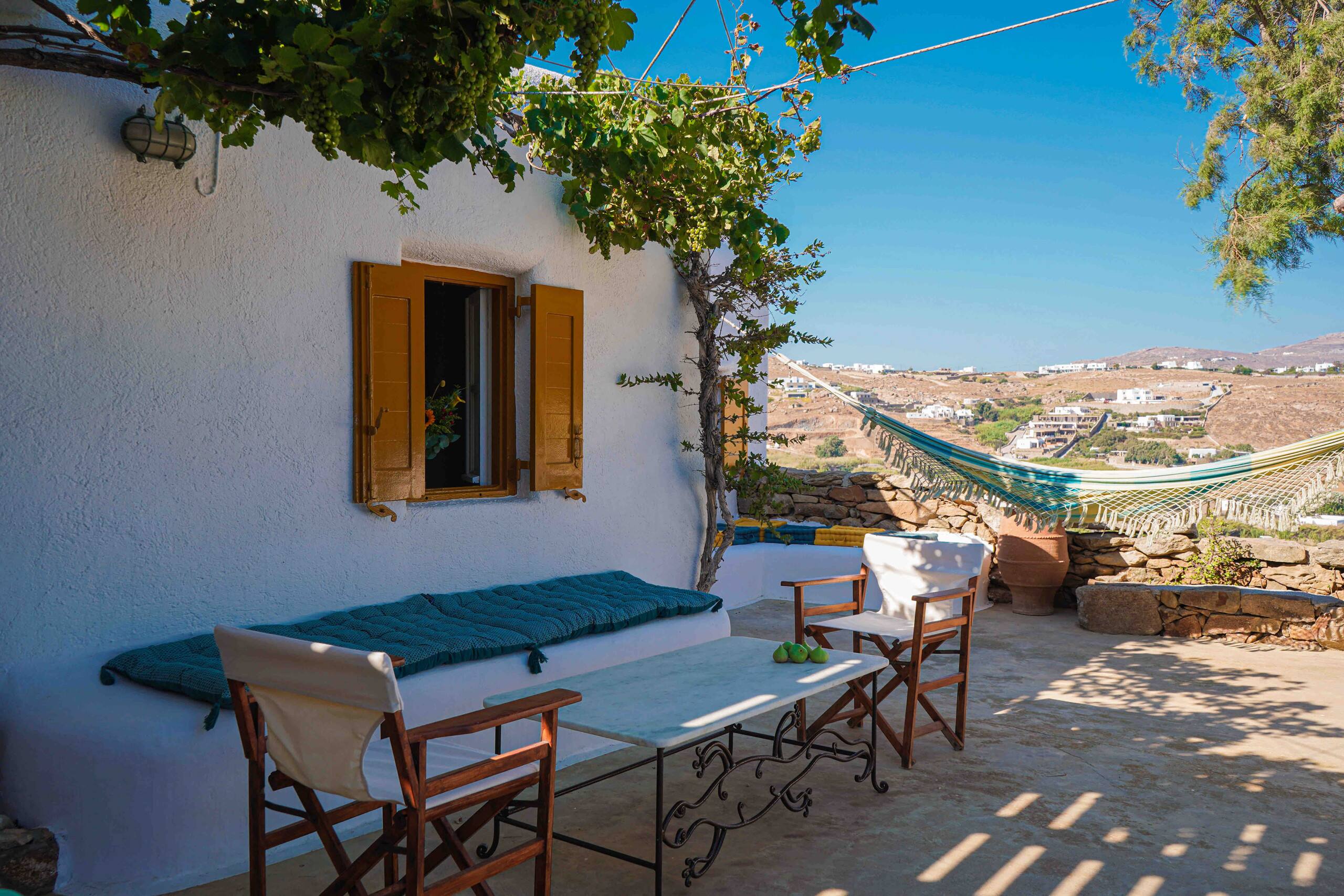 Cozy, heritage Cycladic home just above the beach 20
