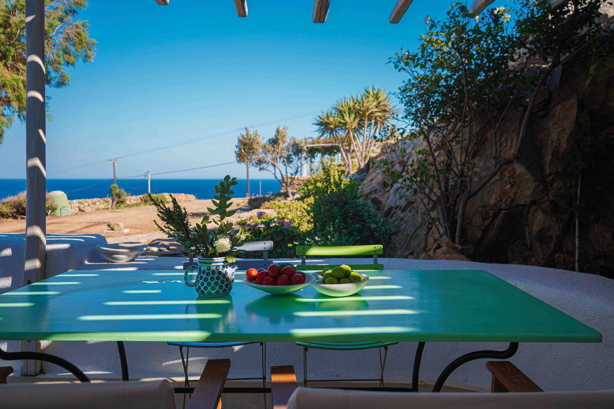 Cozy, heritage Cycladic home just above the beach 9