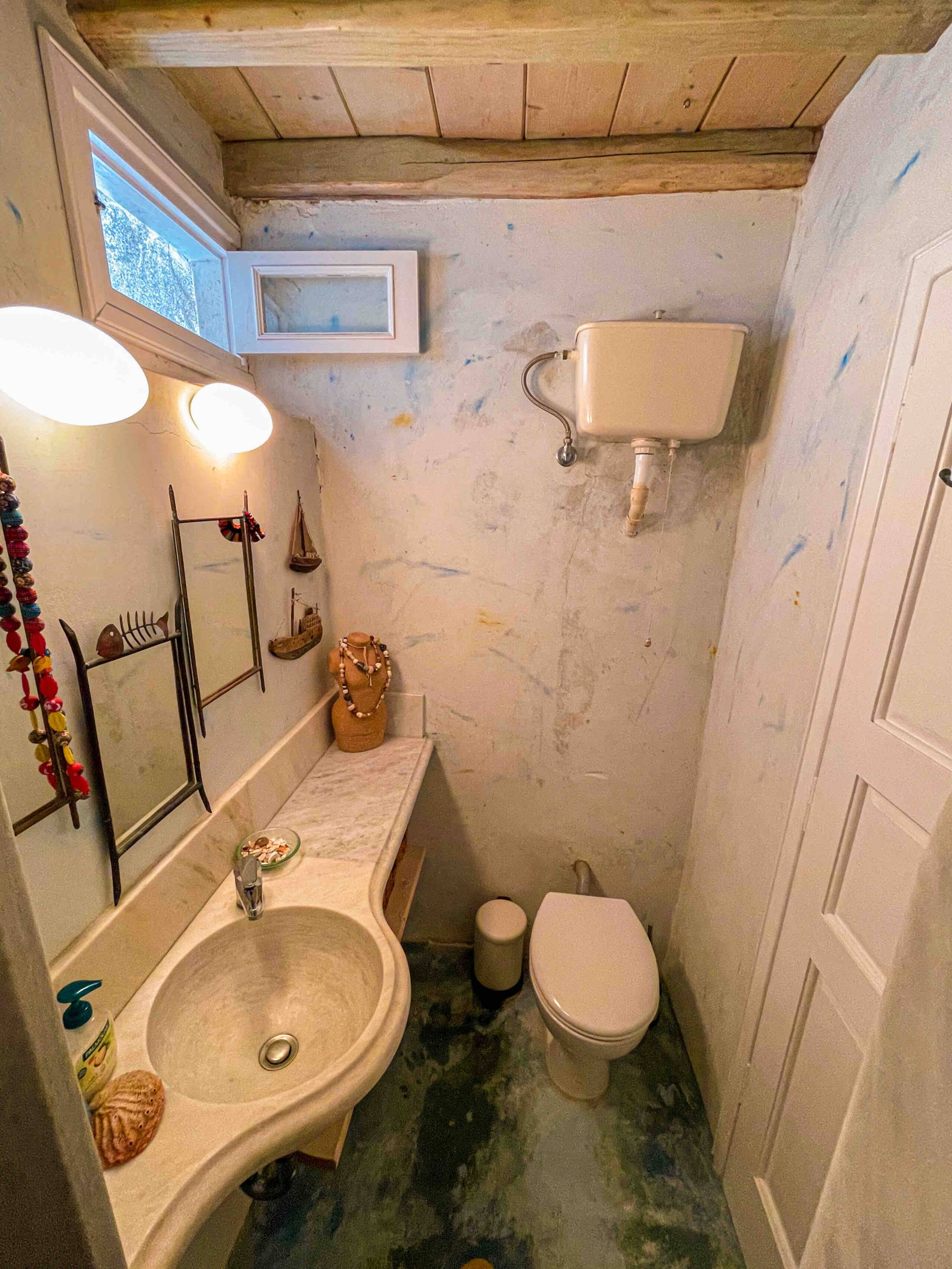 Cozy, heritage Cycladic home just above the beach 19