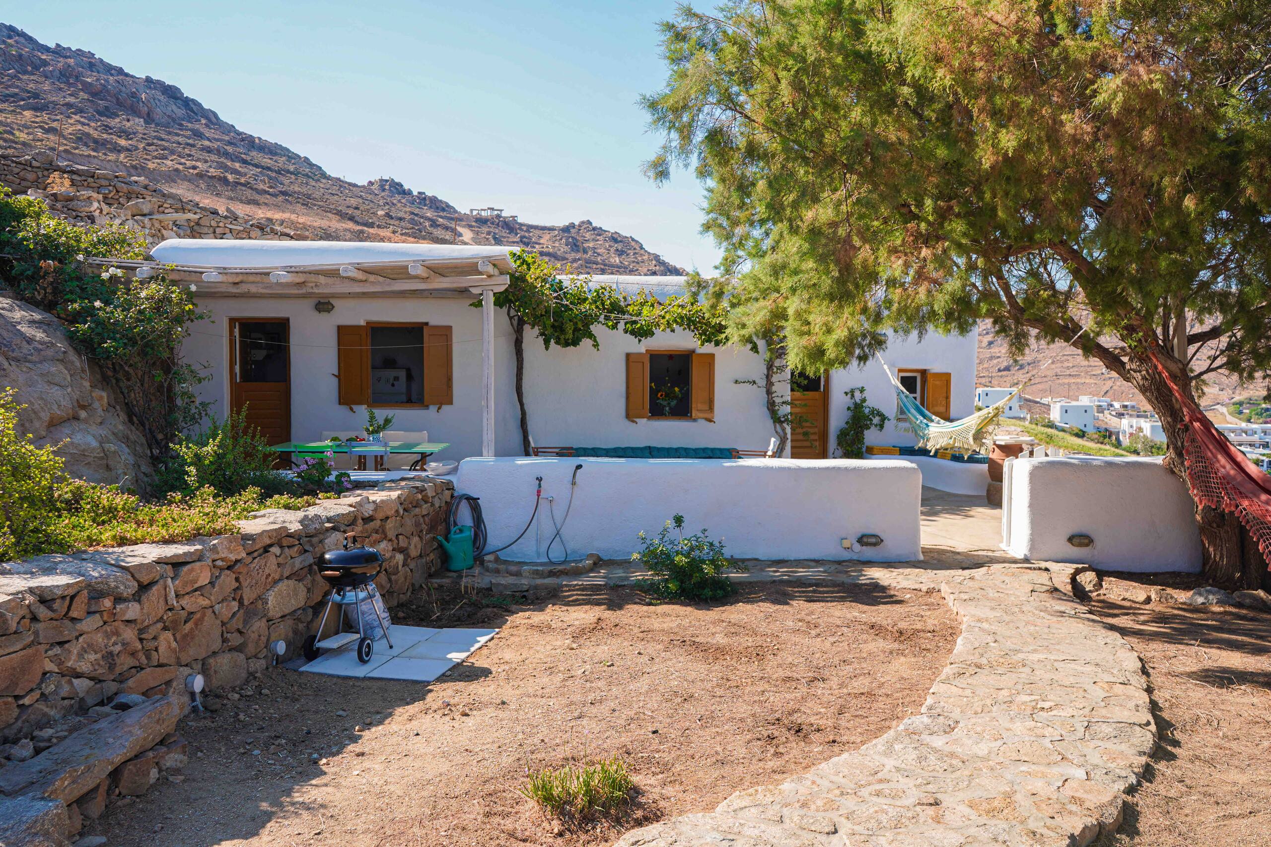 Cozy, heritage Cycladic home just above the beach — photo 2
