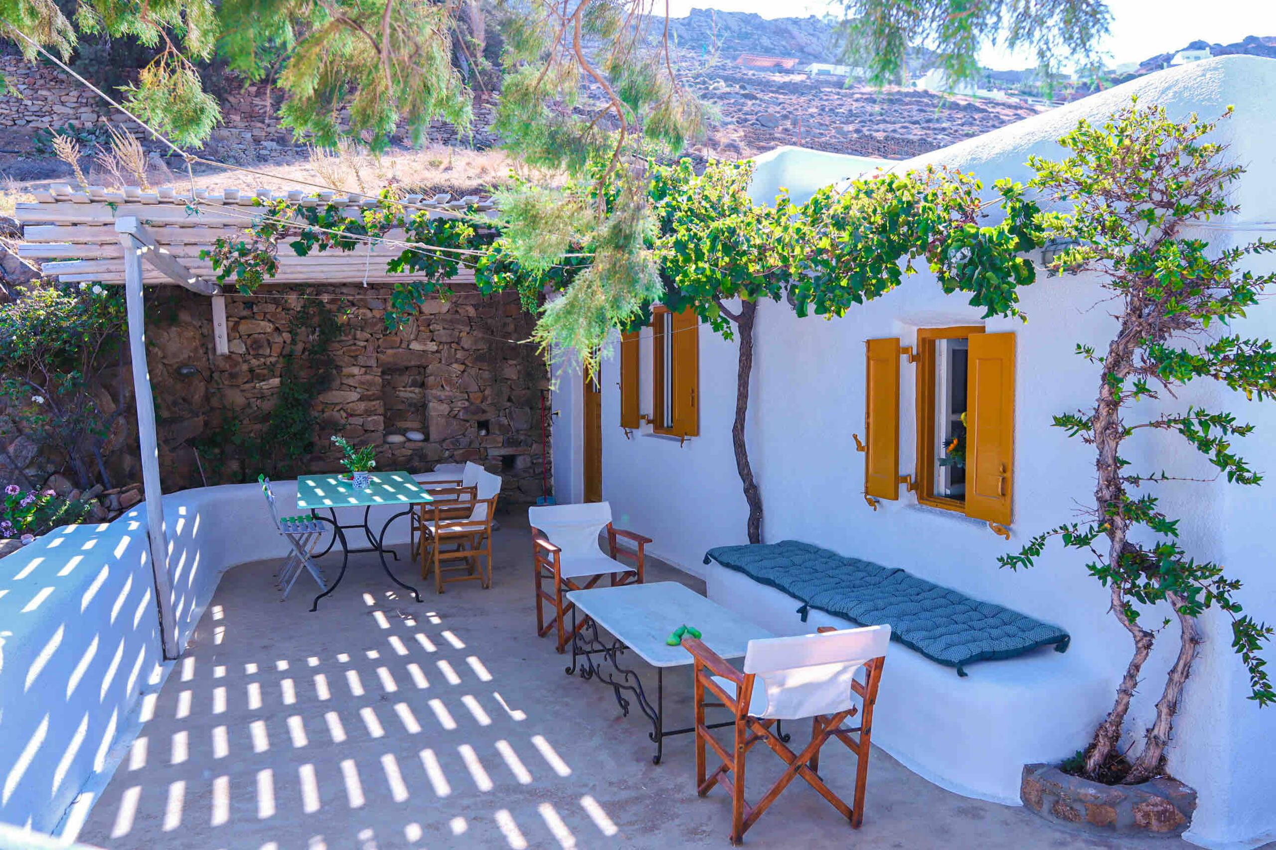Cozy, heritage Cycladic home just above the beach — photo 4