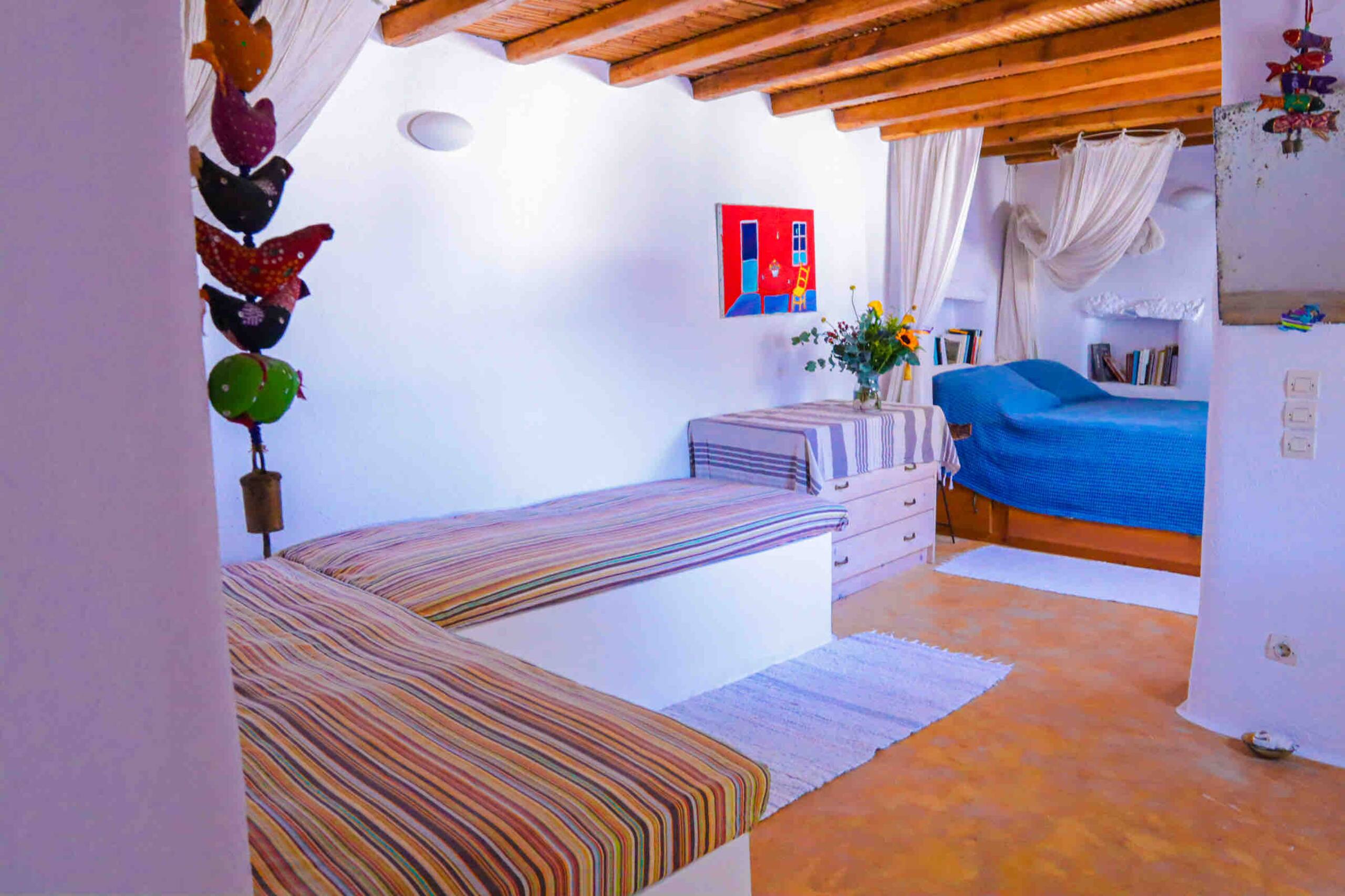 Cozy, heritage Cycladic home just above the beach — photo 5
