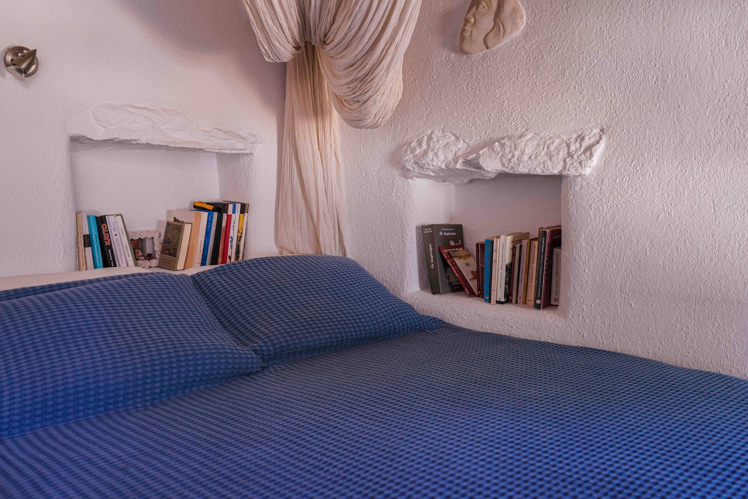 Cozy, heritage Cycladic home just above the beach 7