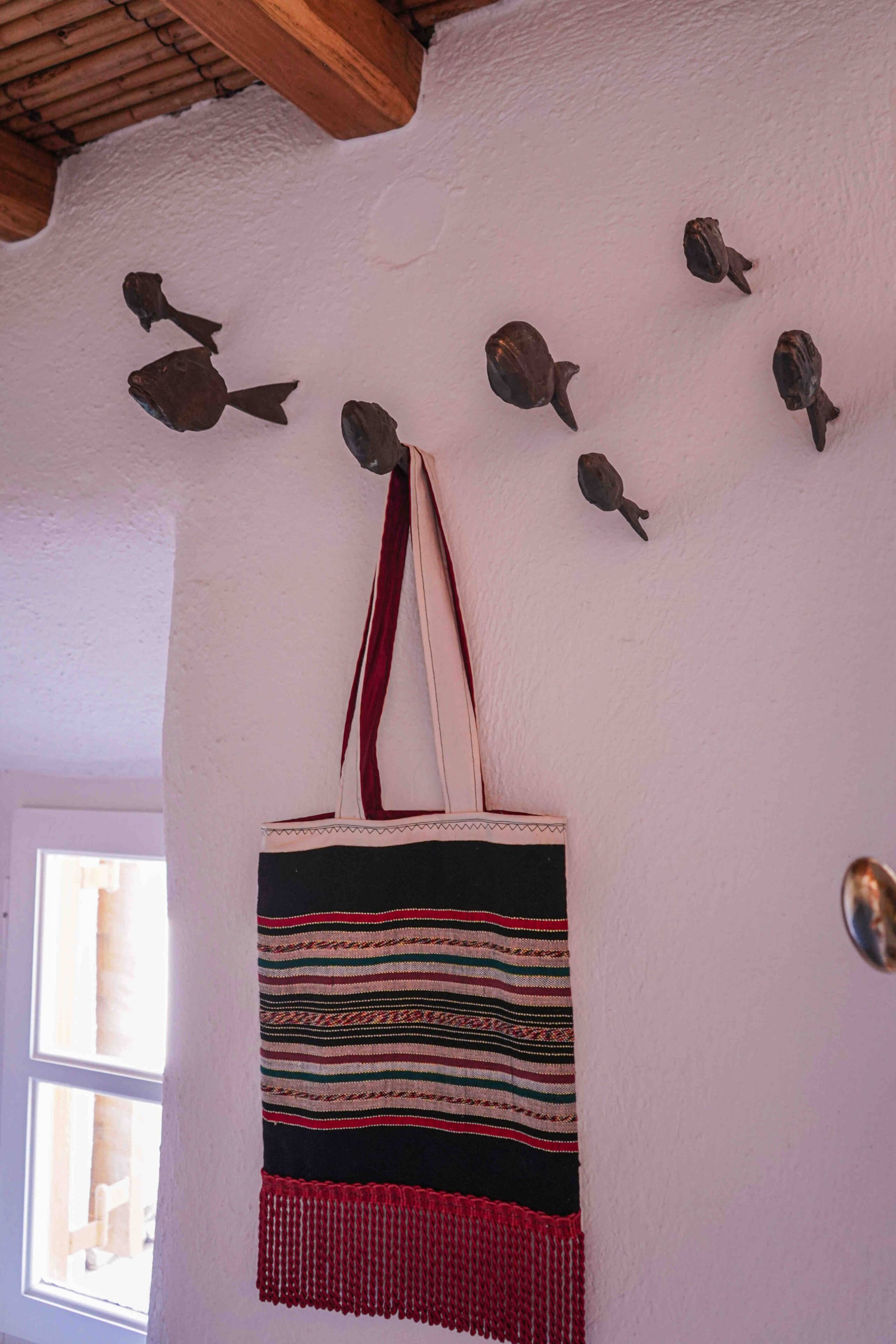 Cozy, heritage Cycladic home just above the beach 8