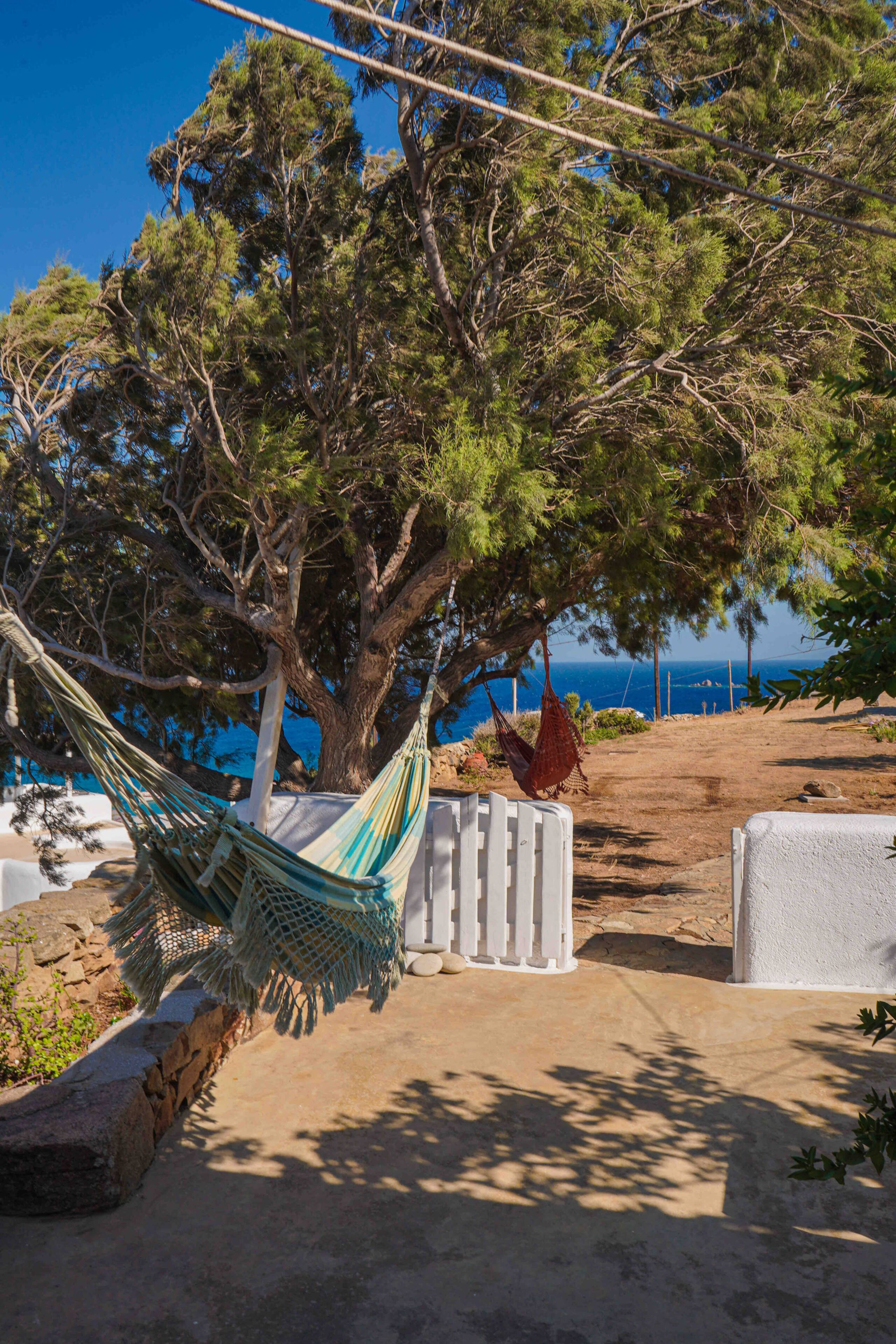 Cozy, heritage Cycladic home just above the beach 11