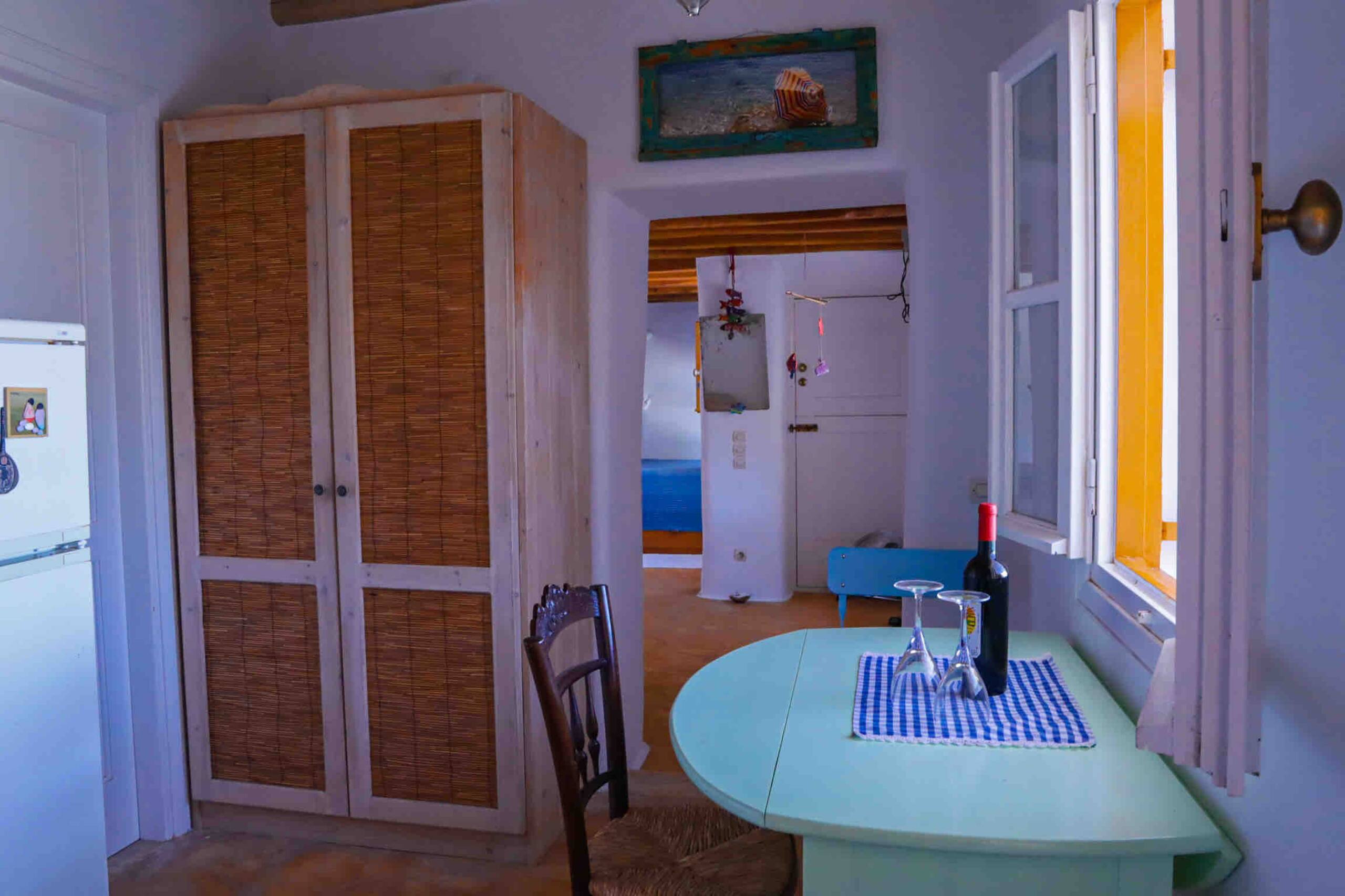 Cozy, heritage Cycladic home just above the beach 15