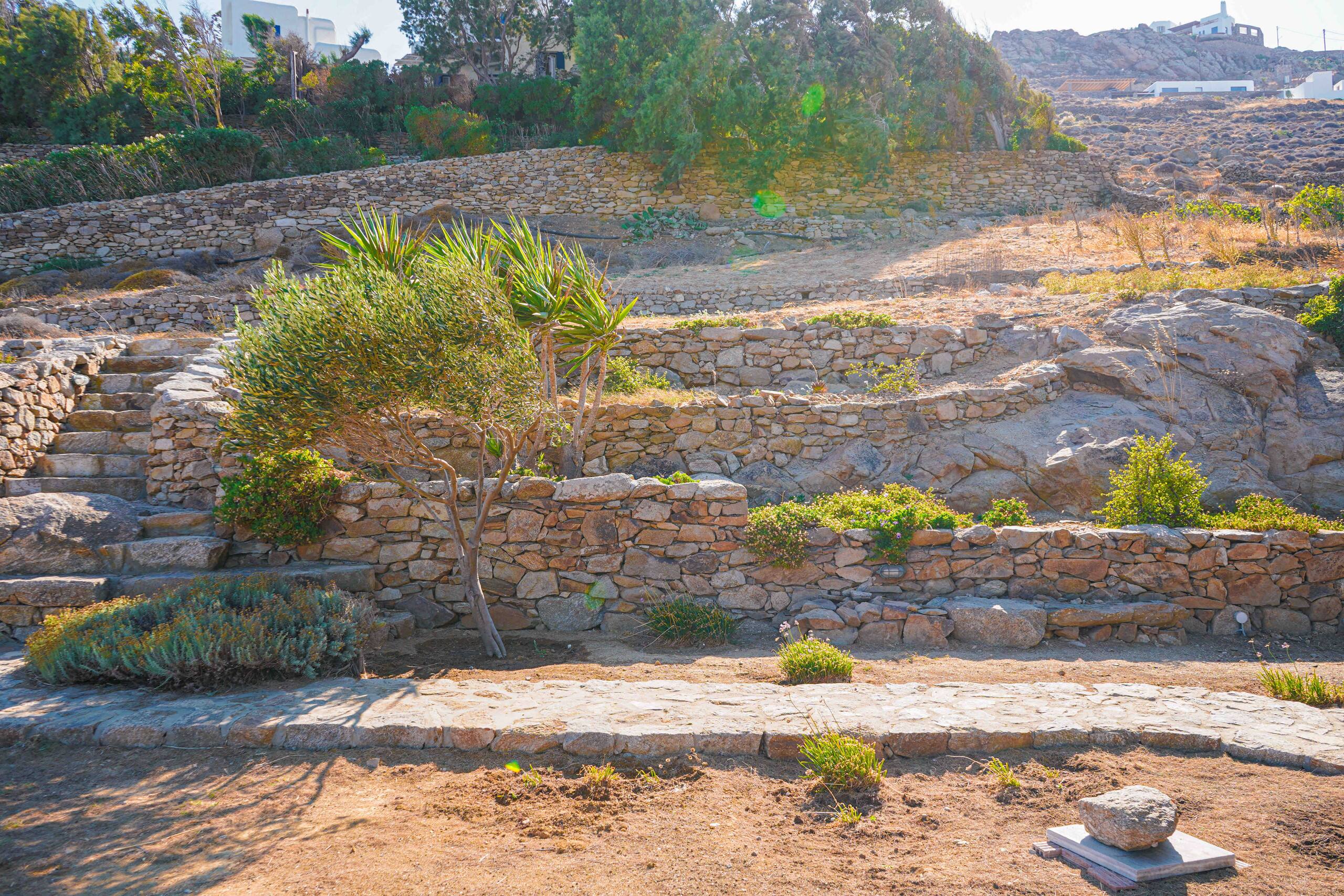 Cozy, heritage Cycladic home just above the beach 21