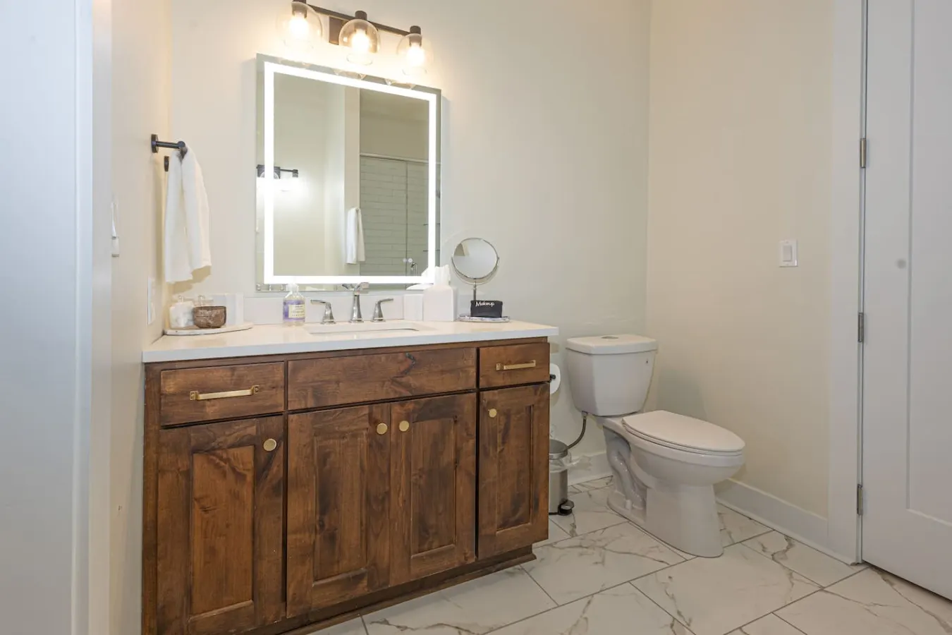Stylish Loft on Gay Street~ Free Parking+Walkable 20