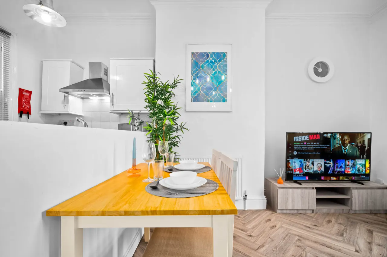 Modern Apartment - Parking - Fast WiFi - Wolverhampton — photo 4