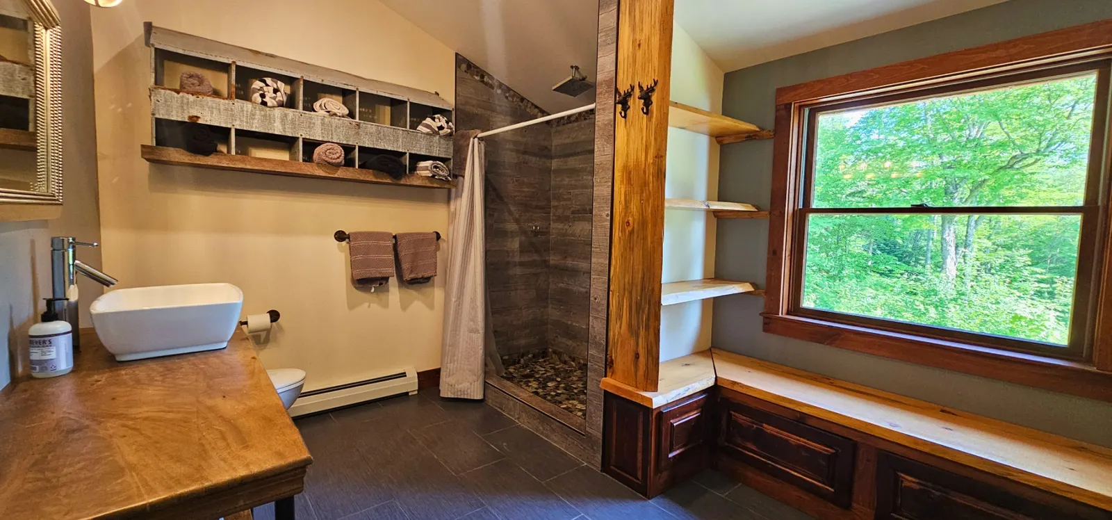Bear Cove Hideaway 13