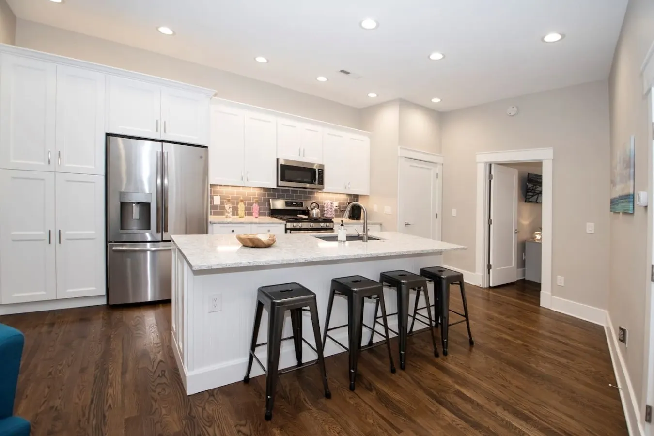 Gorgeous Condo Downtown, Gated Parking Included! 2
