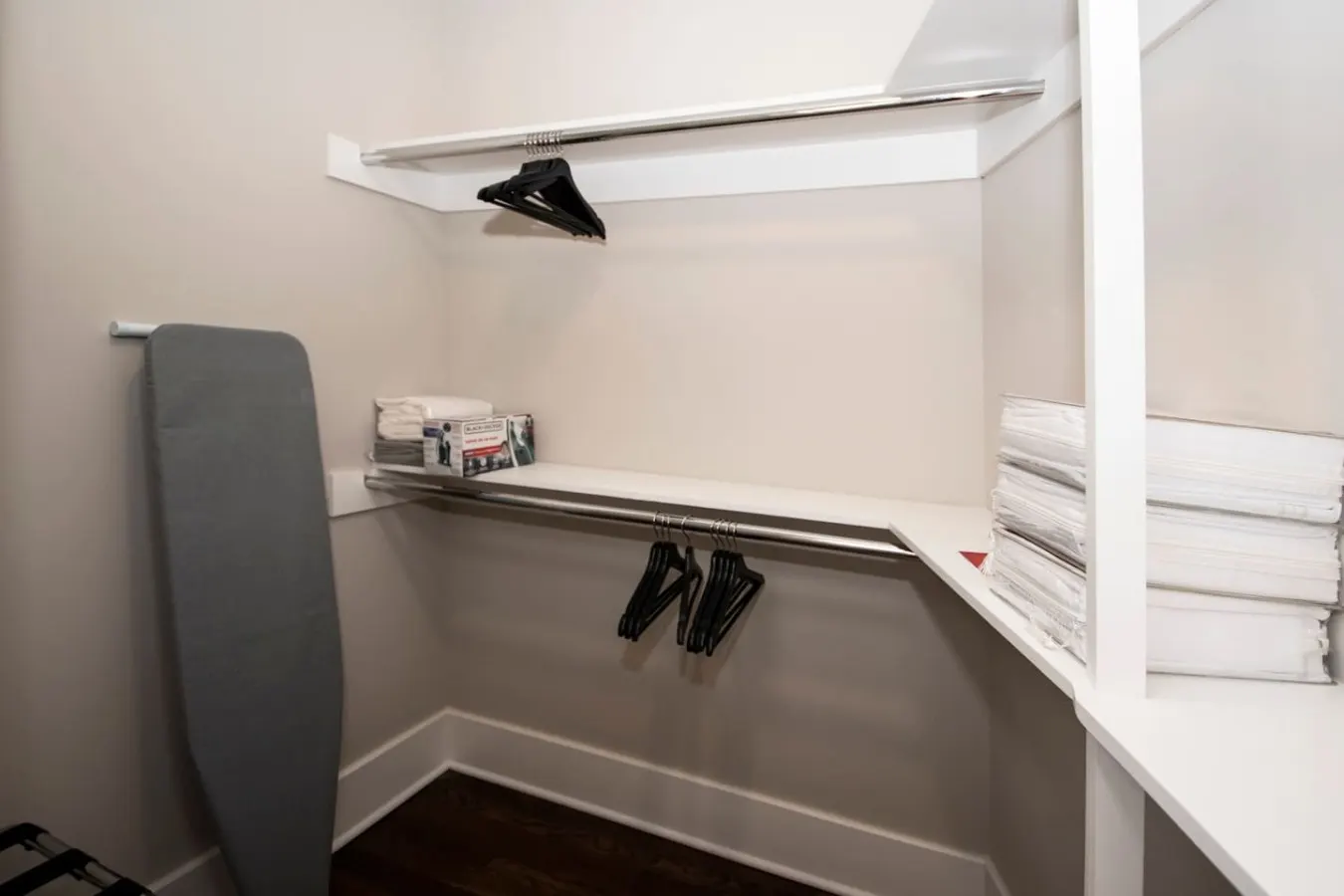 Gorgeous Condo Downtown, Gated Parking Included! 12