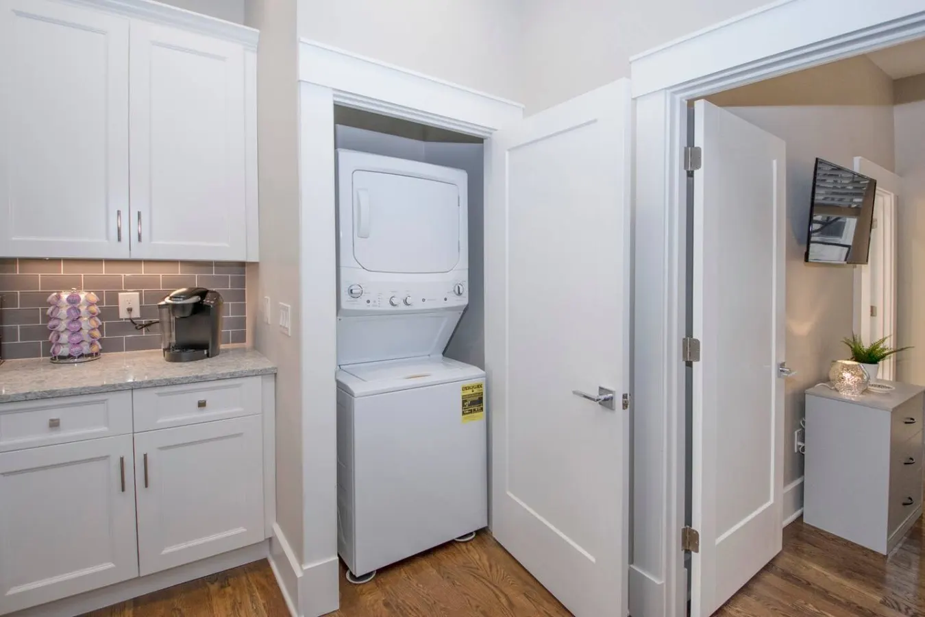 Gorgeous Condo Downtown, Gated Parking Included! 17