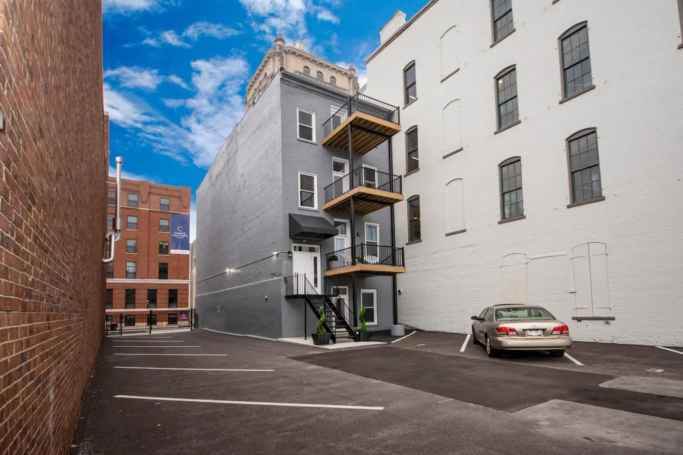 Gorgeous Condo Downtown, Gated Parking Included! 20