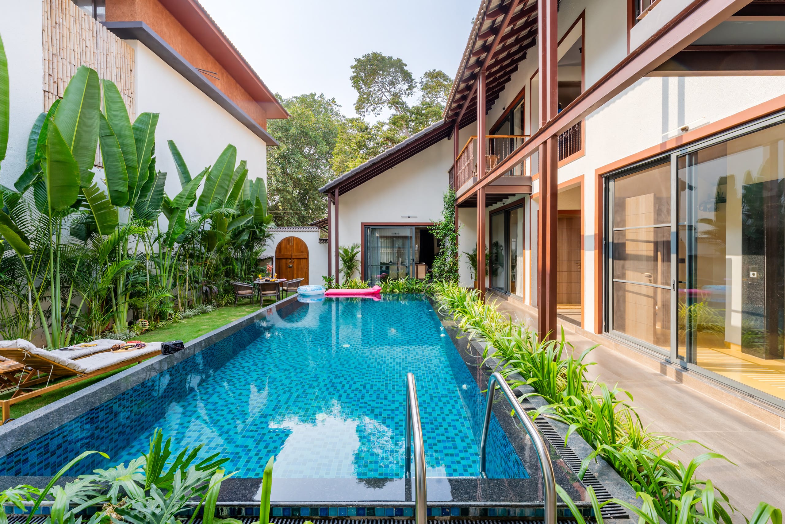 Sereno Susegad 5bhk luxe villa pvt pool by Elysium