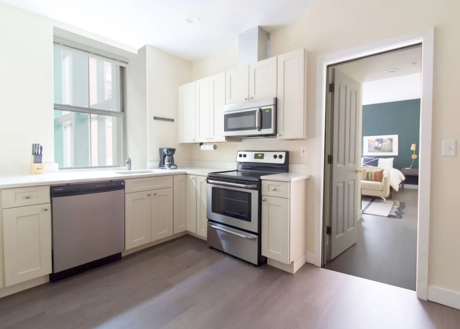 Downtown Boston Studio Keyless Entry Fast Wifi 3