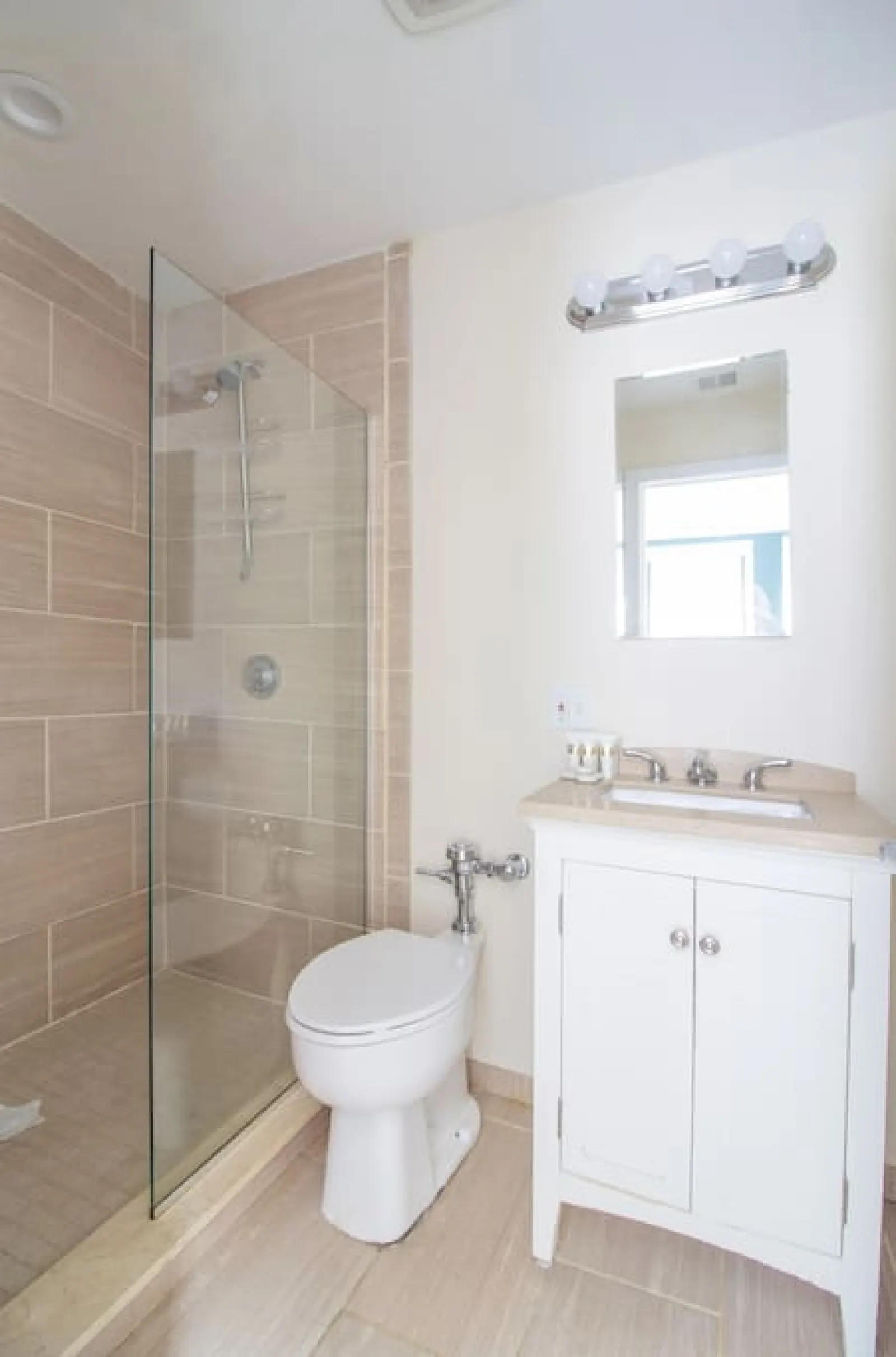 Downtown Boston Studio Keyless Entry Fast Wifi 4