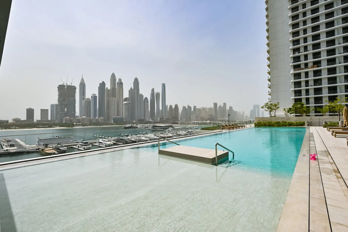 Palace Beach Serenity Modern 1BR in Dubai 2