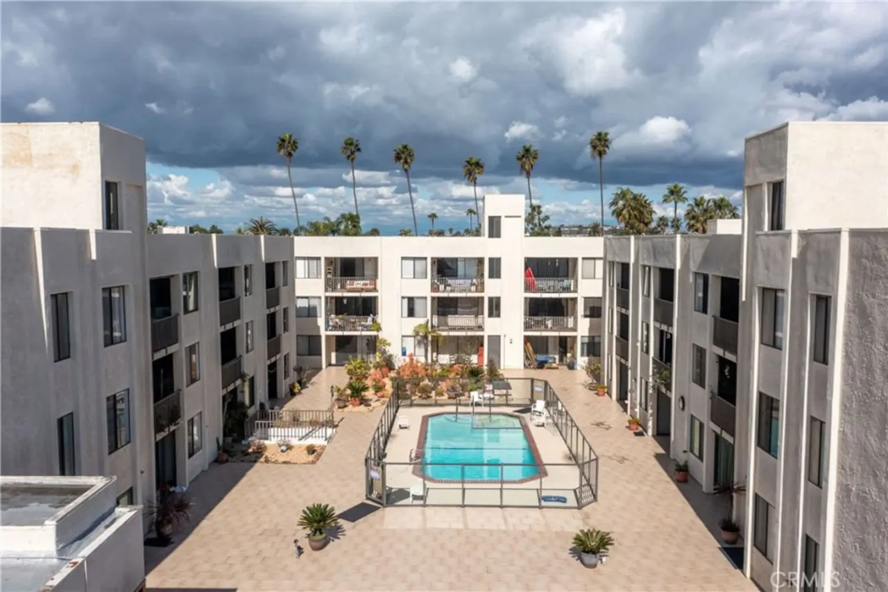 Long Beach Condo - Beachfront, Pool, Best Views 12