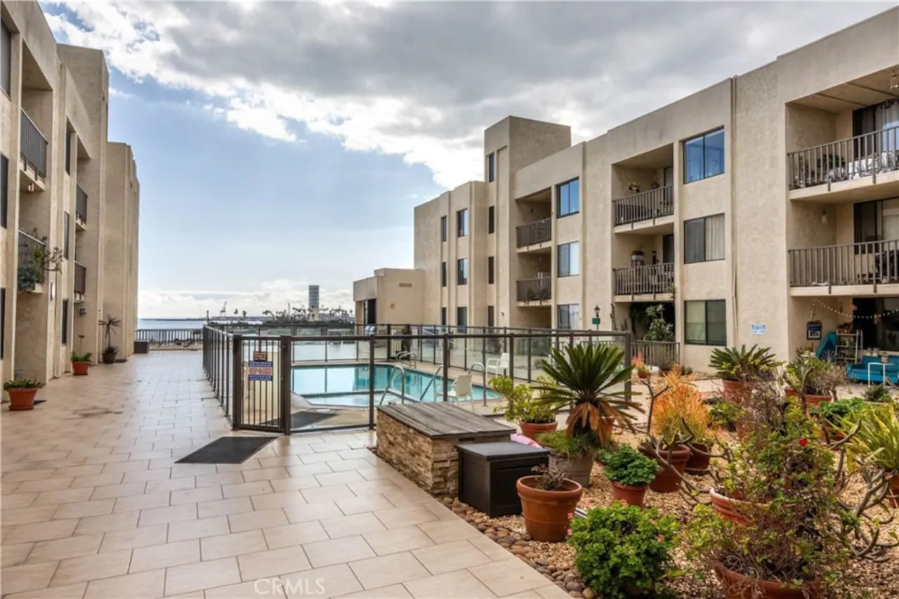 Long Beach Condo - Beachfront, Pool, Best Views 13
