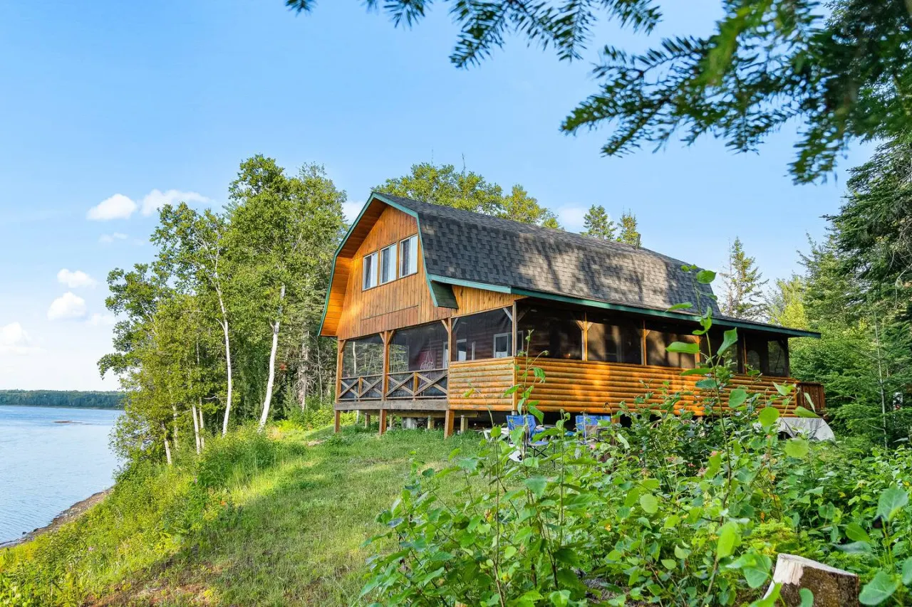Knotty Pines 4 Bedroom with Waterfront Views 2