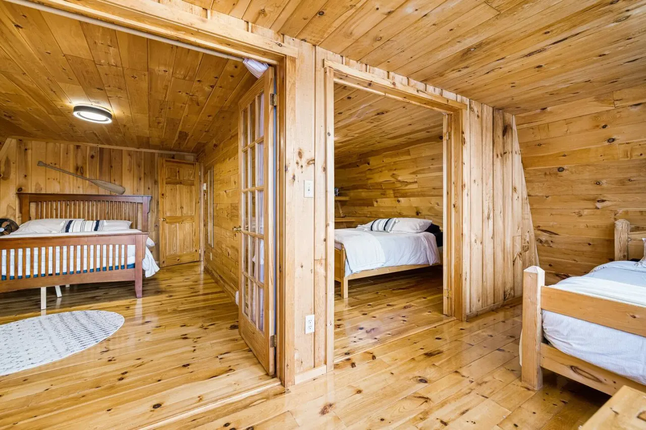 Knotty Pines 4 Bedroom with Waterfront Views 14