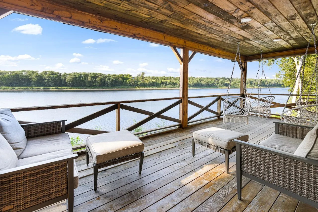 Knotty Pines 4 Bedroom with Waterfront Views 19