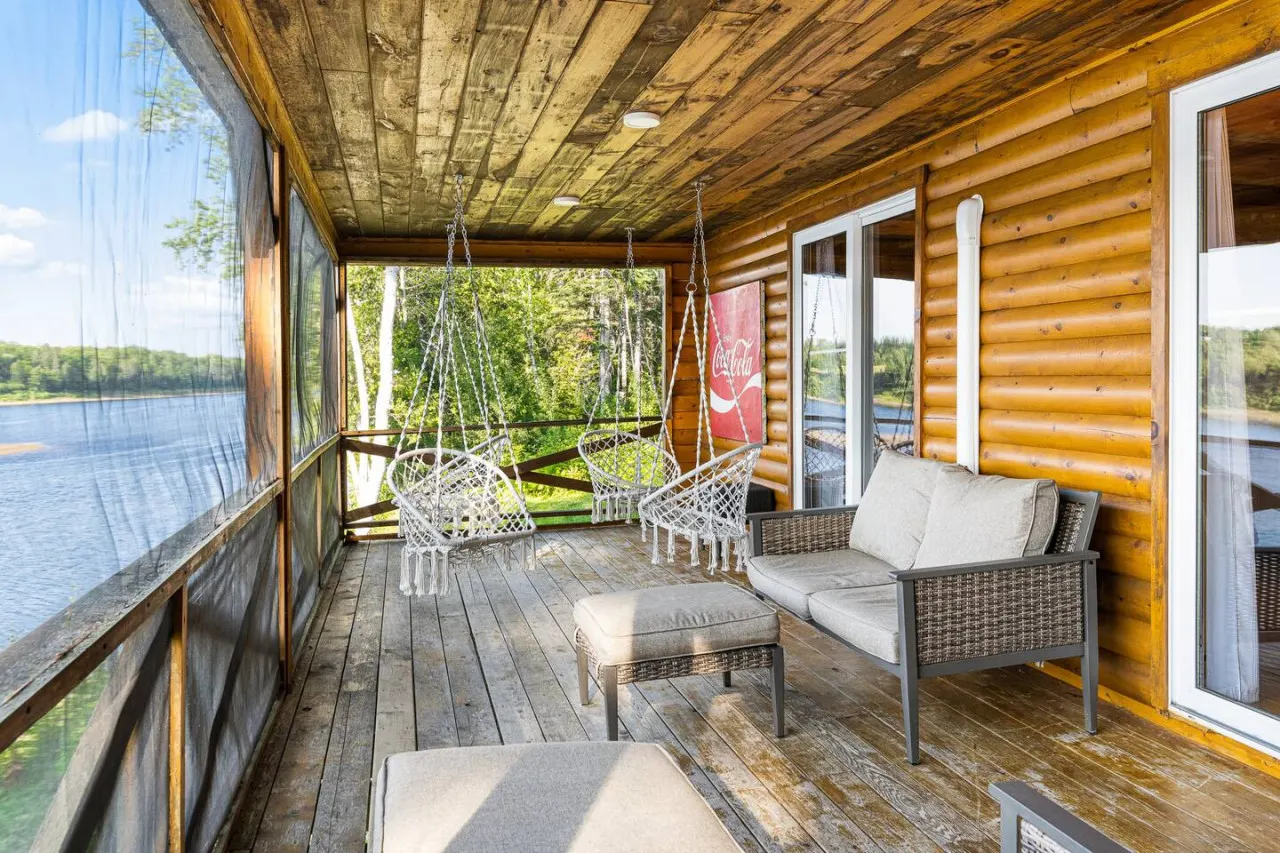Knotty Pines 4 Bedroom with Waterfront Views 20