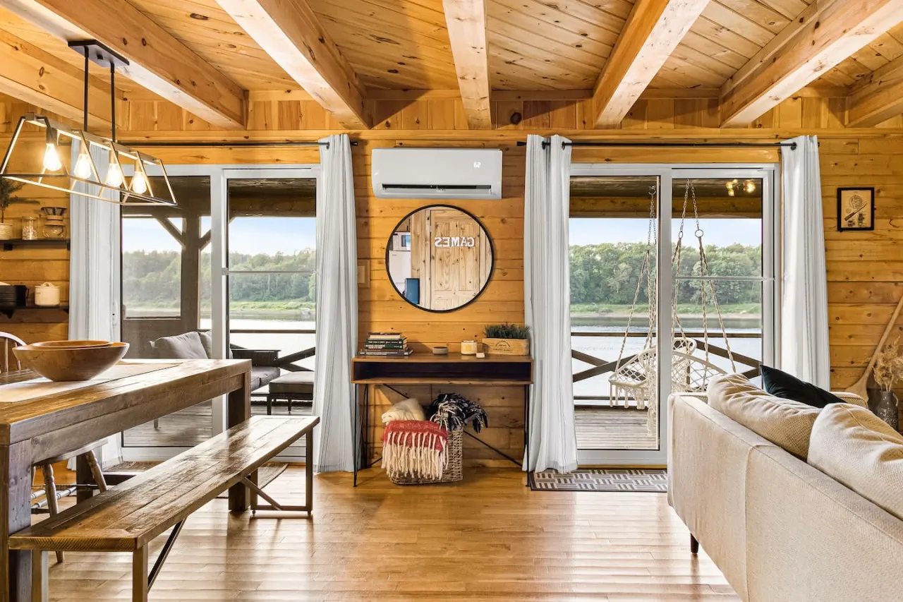Knotty Pines 4 Bedroom with Waterfront Views 3
