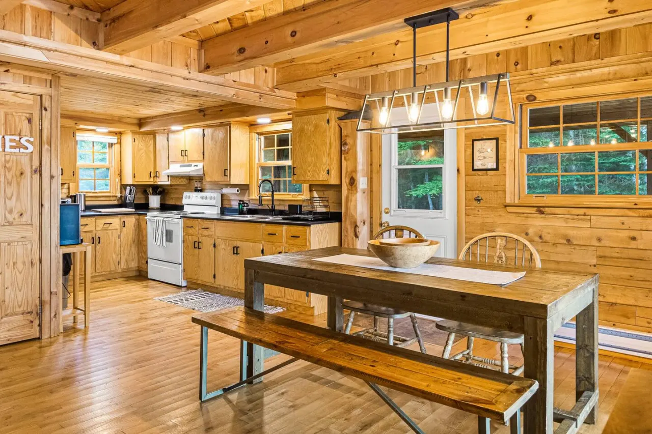 Knotty Pines 4 Bedroom with Waterfront Views 4