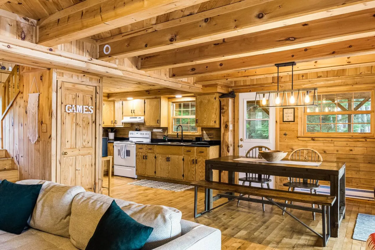 Knotty Pines 4 Bedroom with Waterfront Views 5