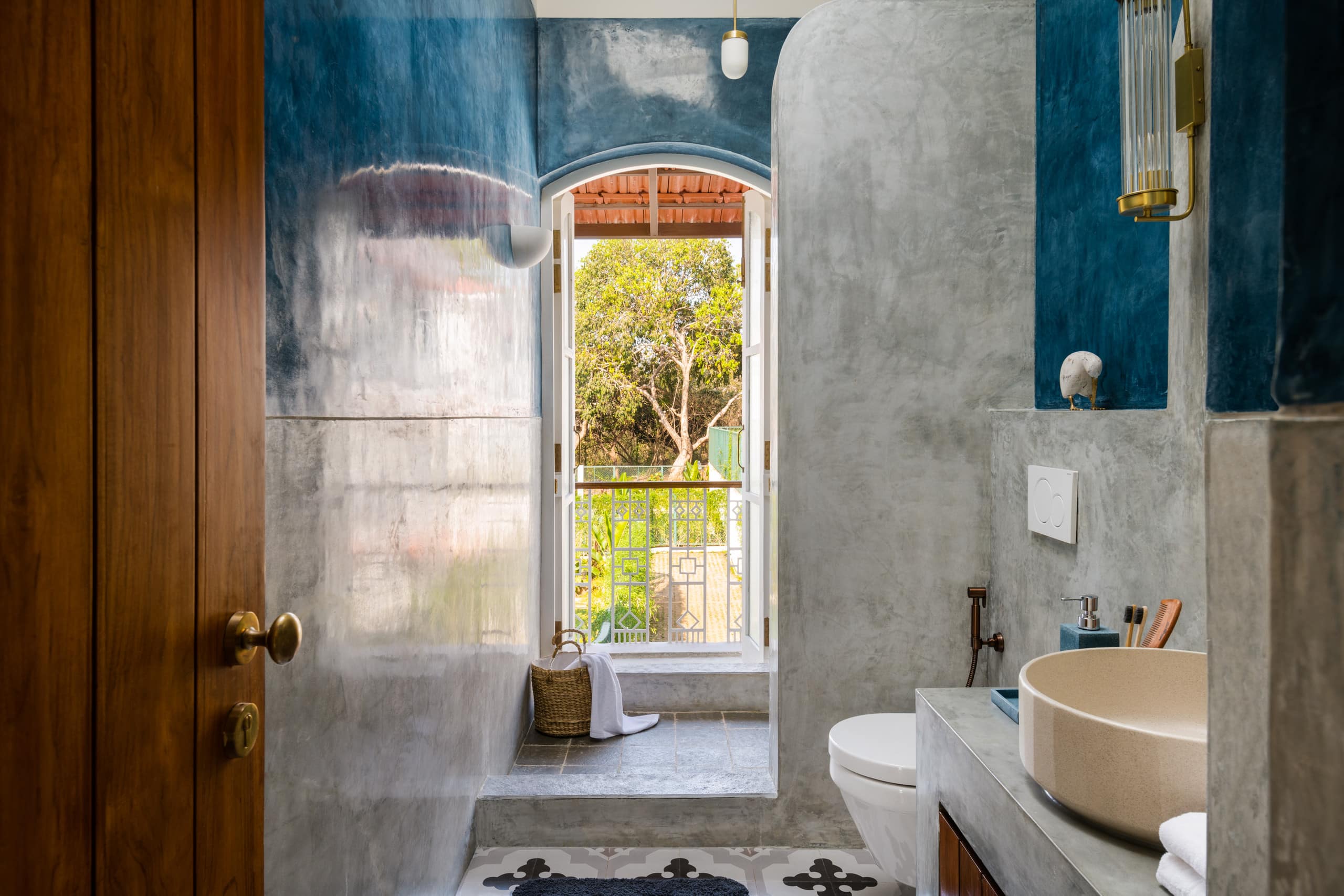 LaMosteiro | Indian-Portuguese | Caretaker | backup 34