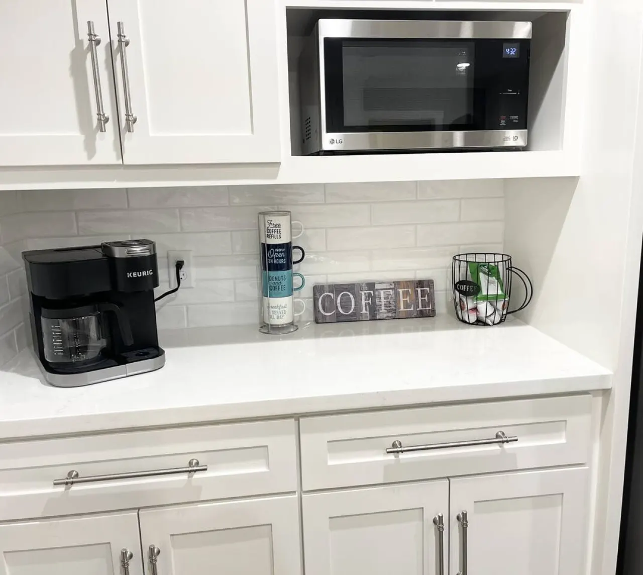 Three Oaks Estate: Sleeps 10+Large Yard 10