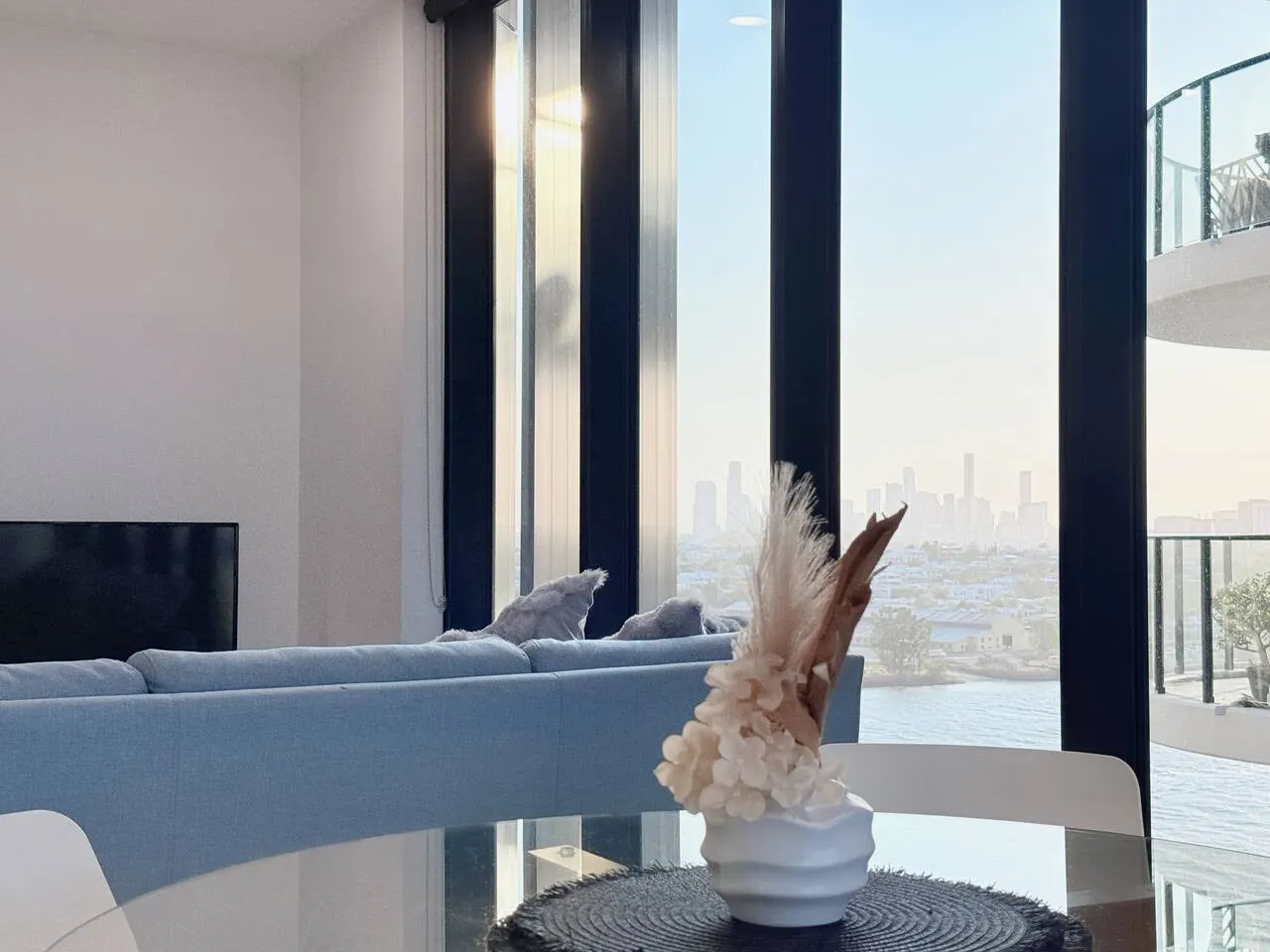 River Breeze Hamilton 3B2B with Free Parking