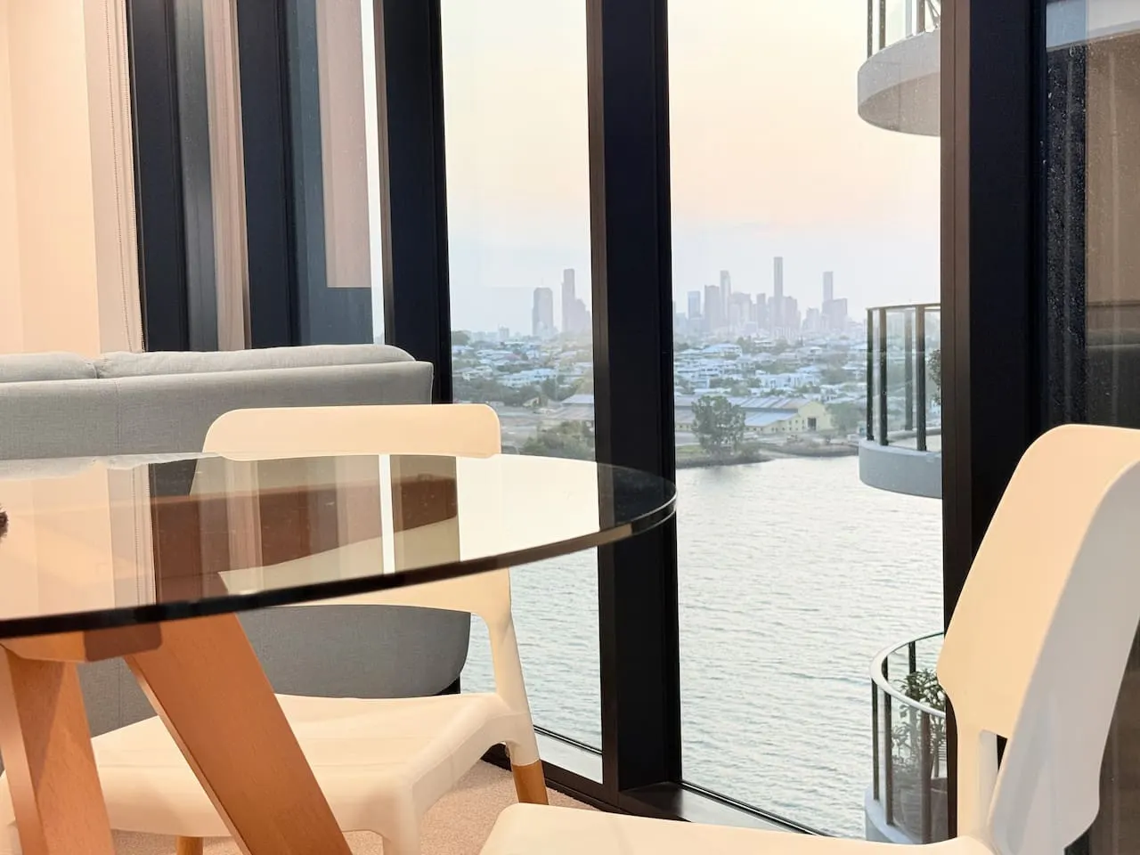 River Breeze Hamilton 3B2B with Free Parking 10