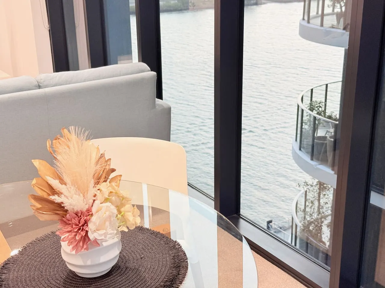 River Breeze Hamilton 3B2B with Free Parking 14