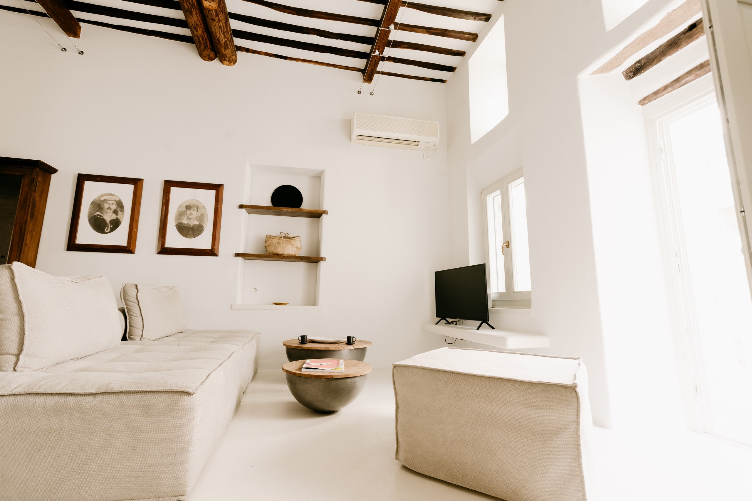 The Yellow House / Mykonos Town — photo 3