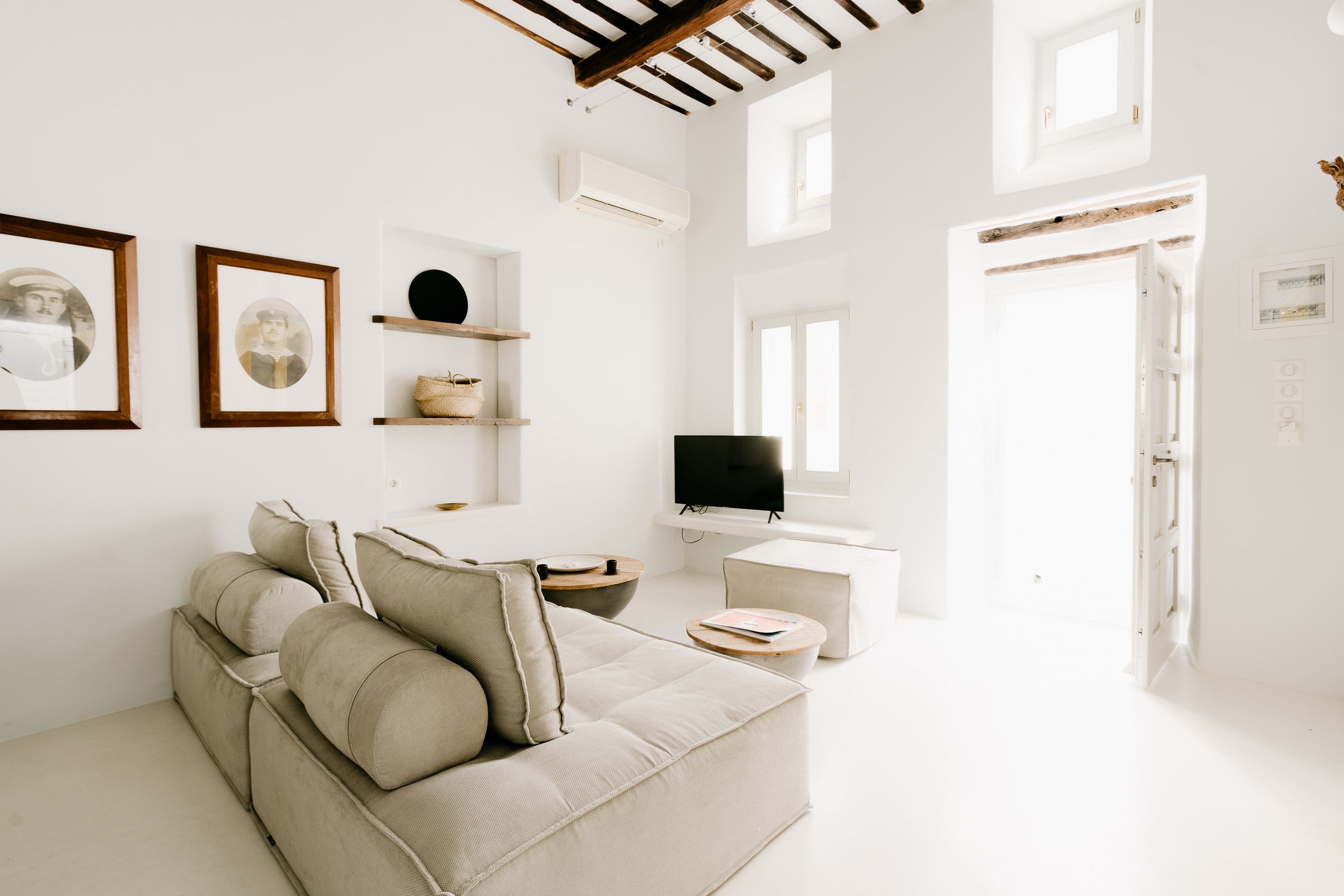 The Yellow House / Mykonos Town — photo 2