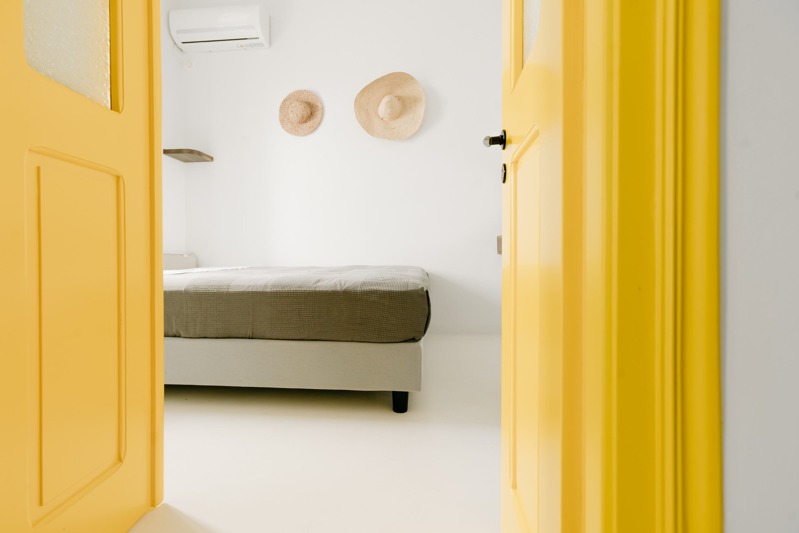 The Yellow House / Mykonos Town 16