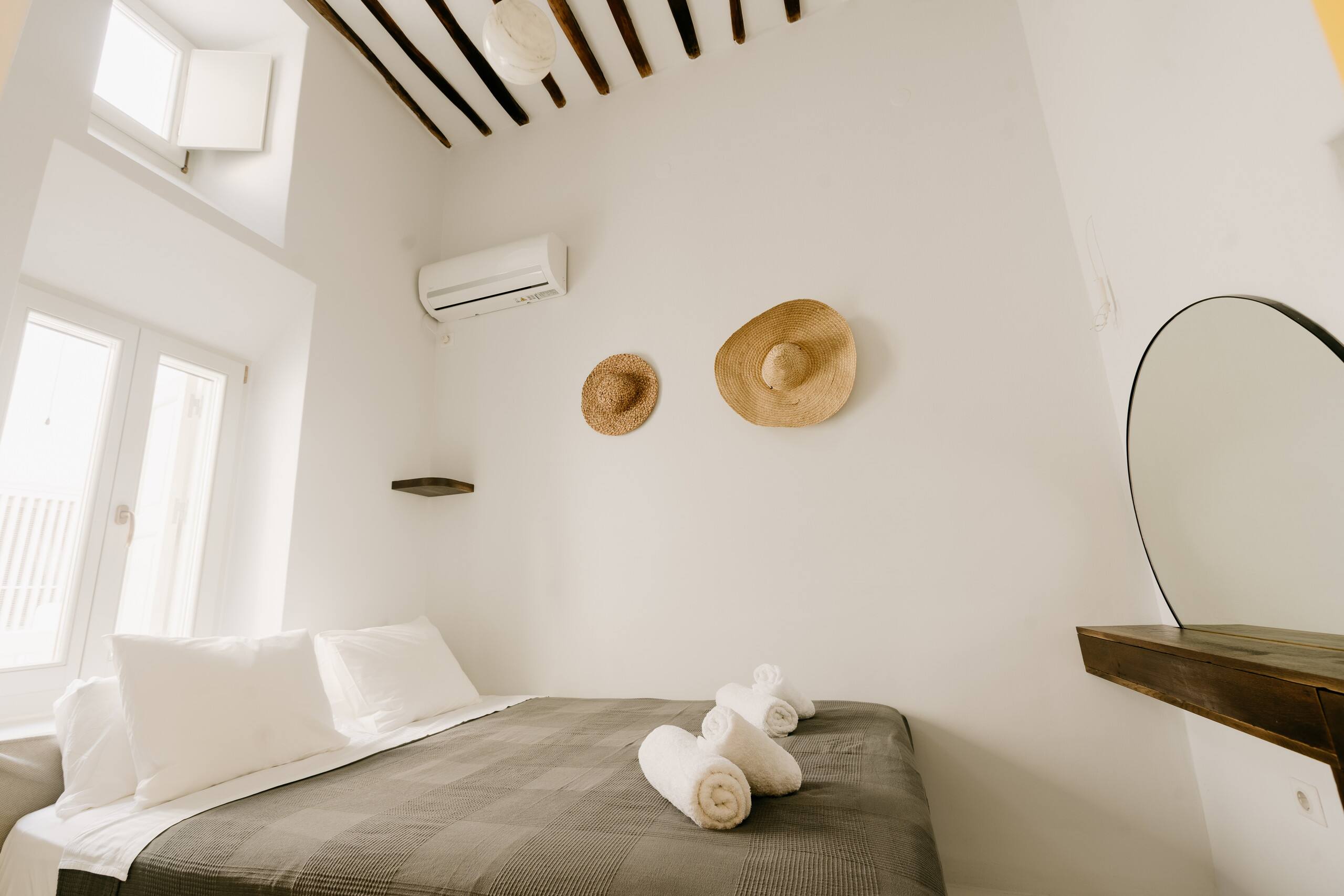 The Yellow House / Mykonos Town 18