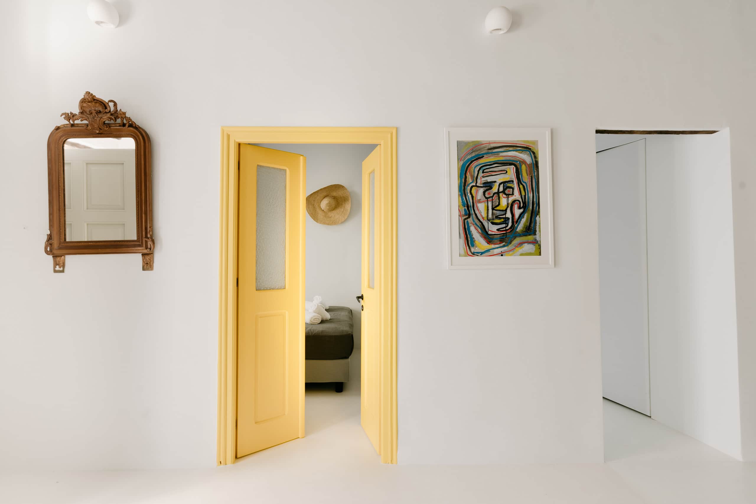 The Yellow House / Mykonos Town 14