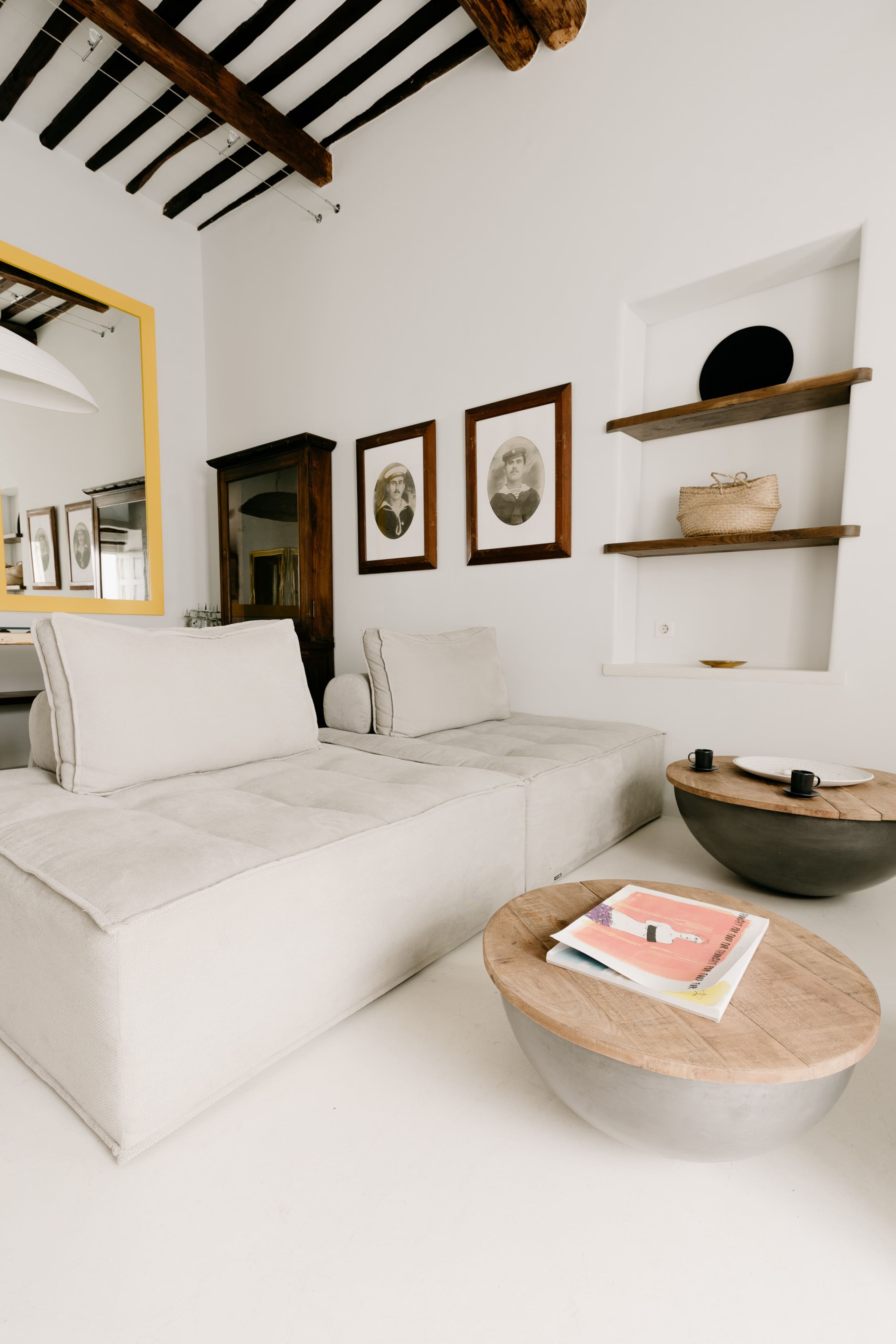 The Yellow House / Mykonos Town 10