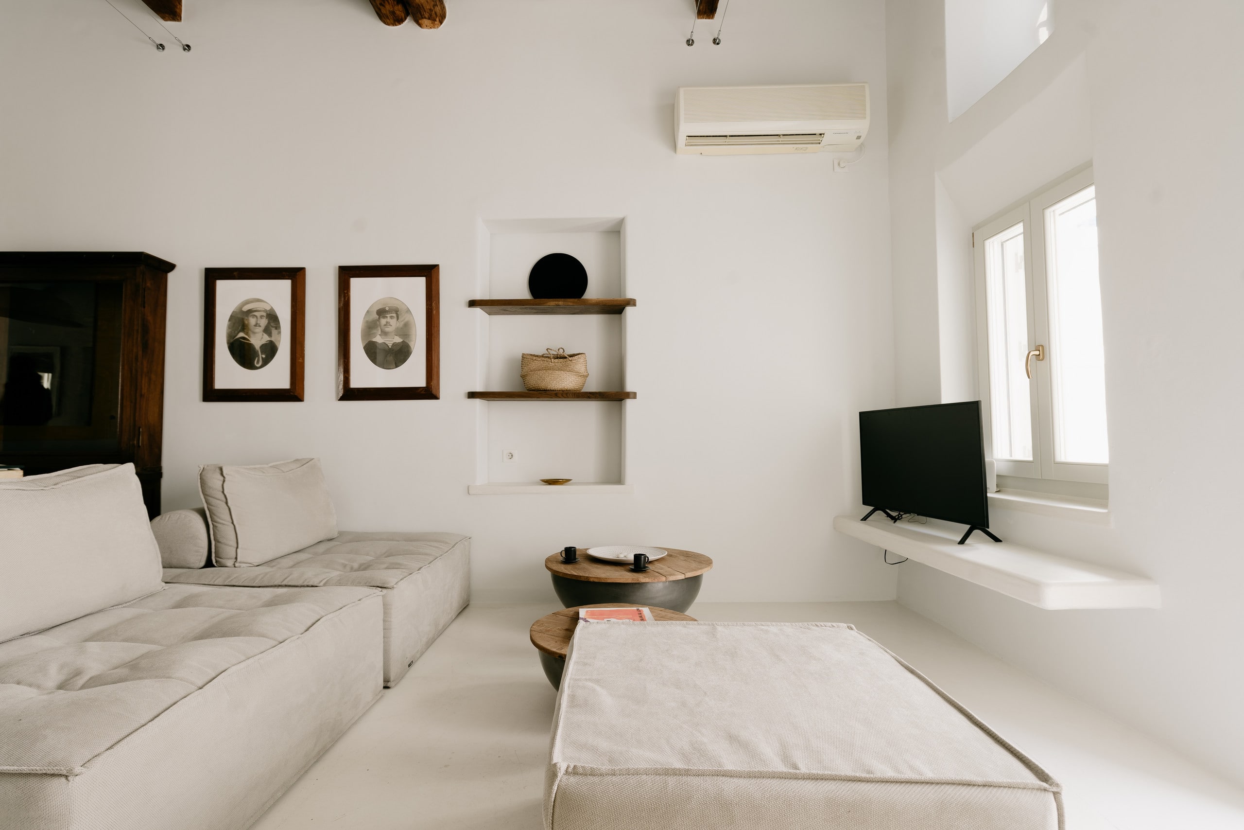 The Yellow House / Mykonos Town 6